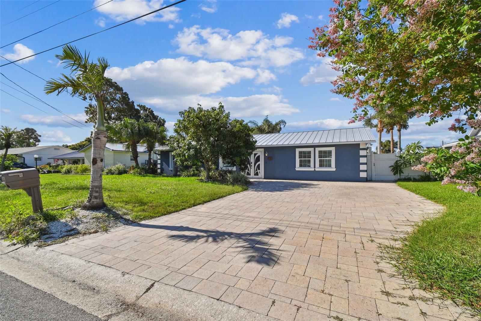 8708 THORNWOOD LANE