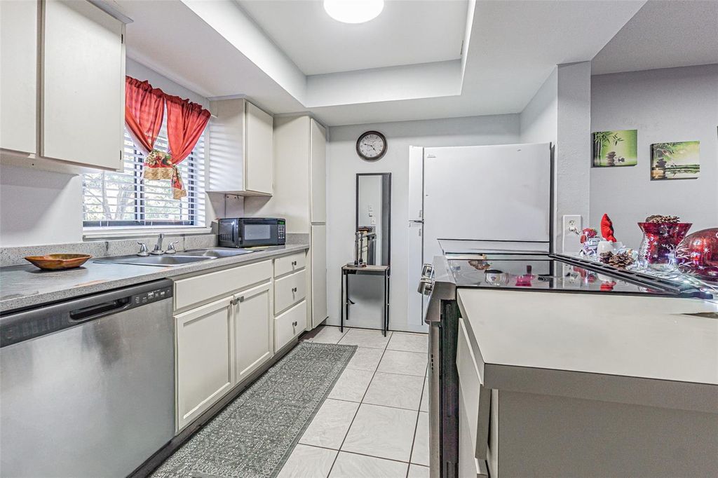 Photo of 4010 Oak Limb Court, Tampa, FL 33614 (MLS # TB8455900)