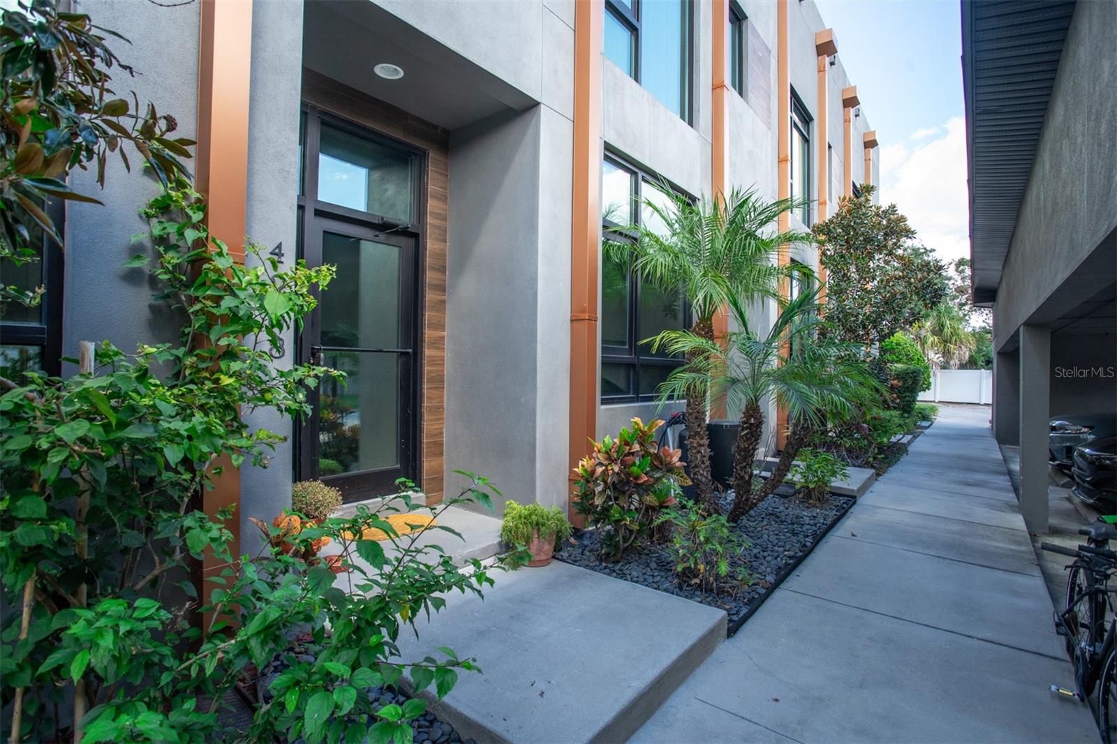 CARROLLWOOD CROSSINGS 2 - Residential Lease