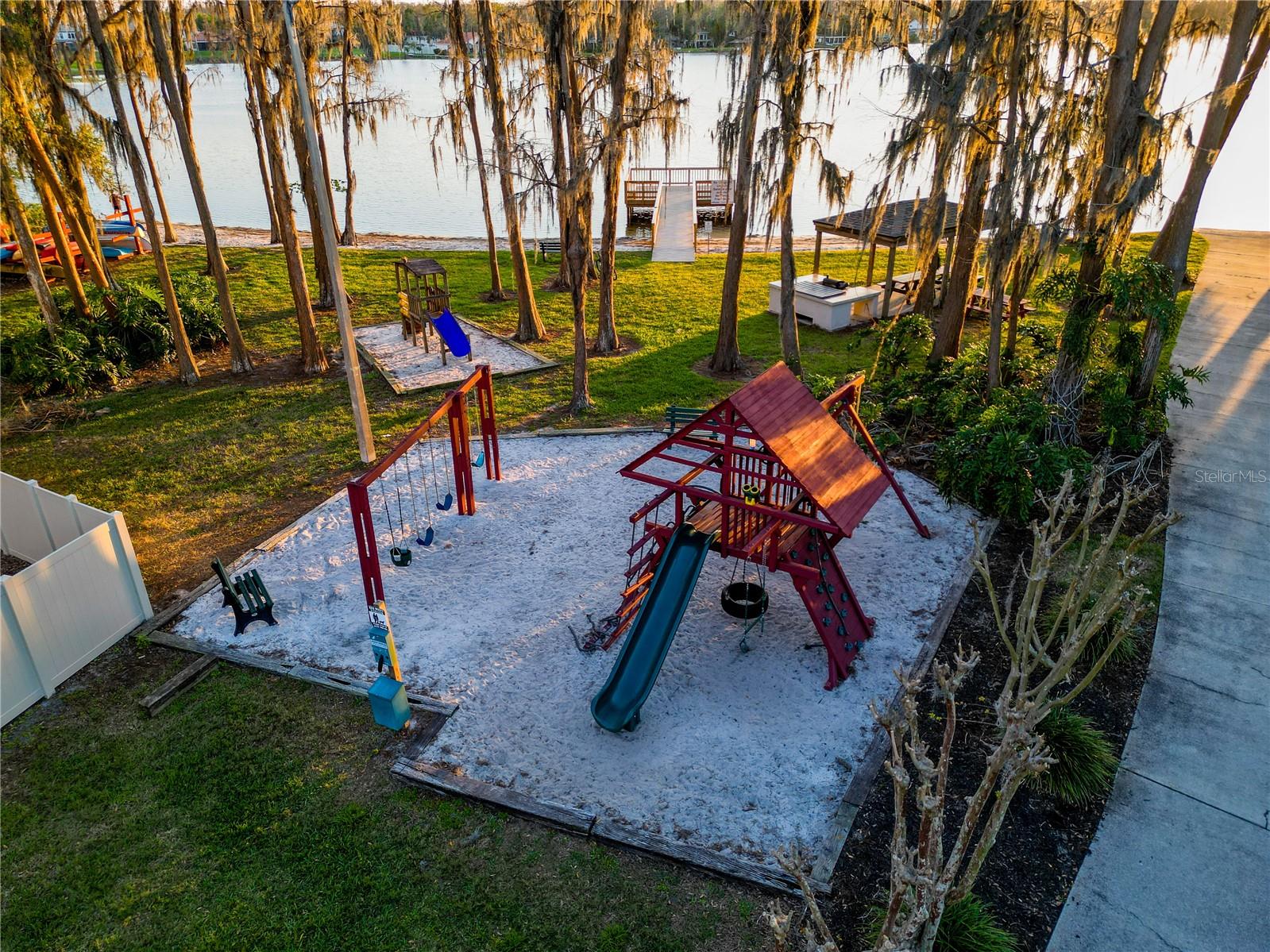 LE CLARE SHORES - Residential