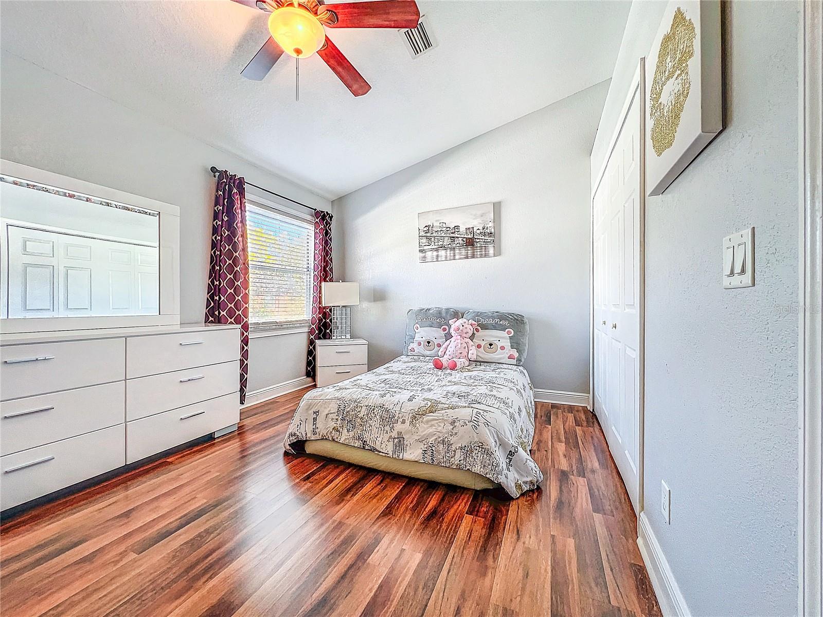 LE CLARE SHORES - Residential