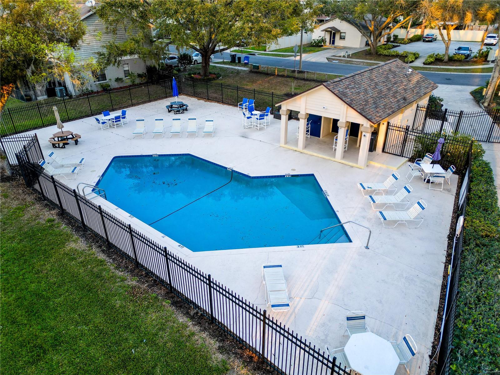 LE CLARE SHORES - Residential
