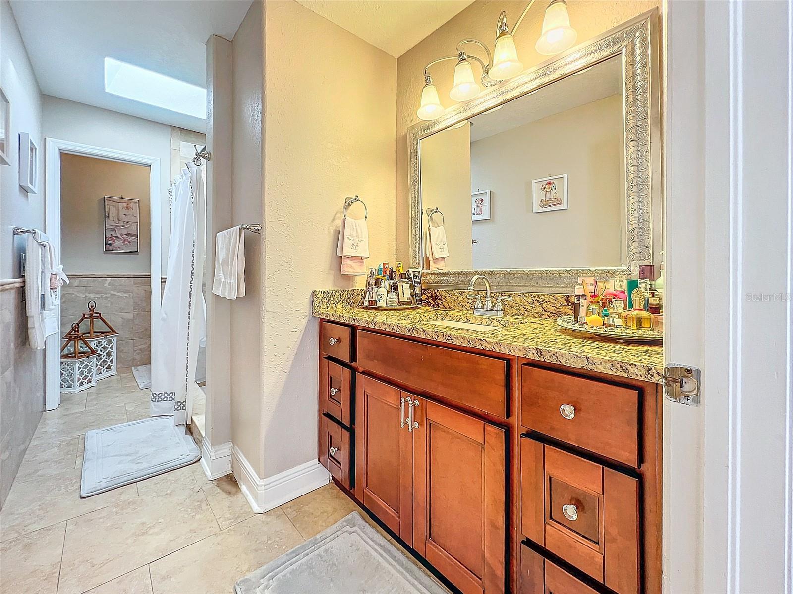 LE CLARE SHORES - Residential