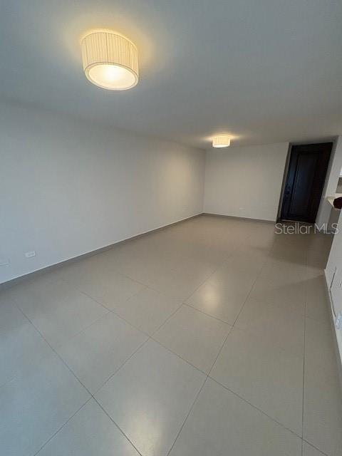 TORRIMAR PLAZA - Residential Lease