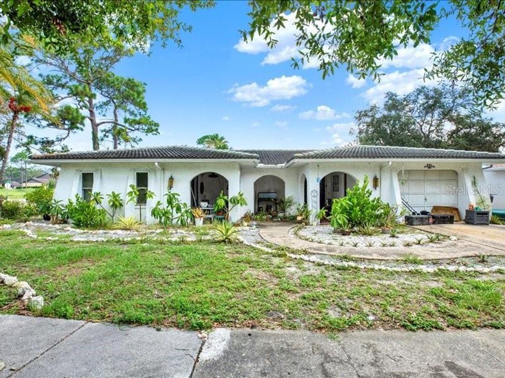 Photo of 601 Ivey Lane, Tarpon Springs, FL 34689 (MLS # TB8427761)