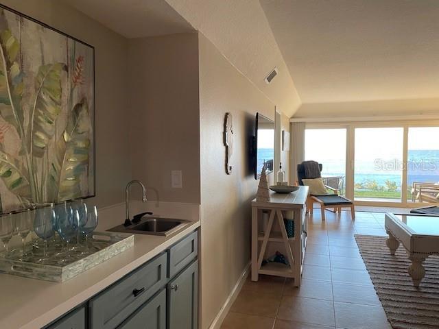 BELLEAIR KEY CONDO - Residential