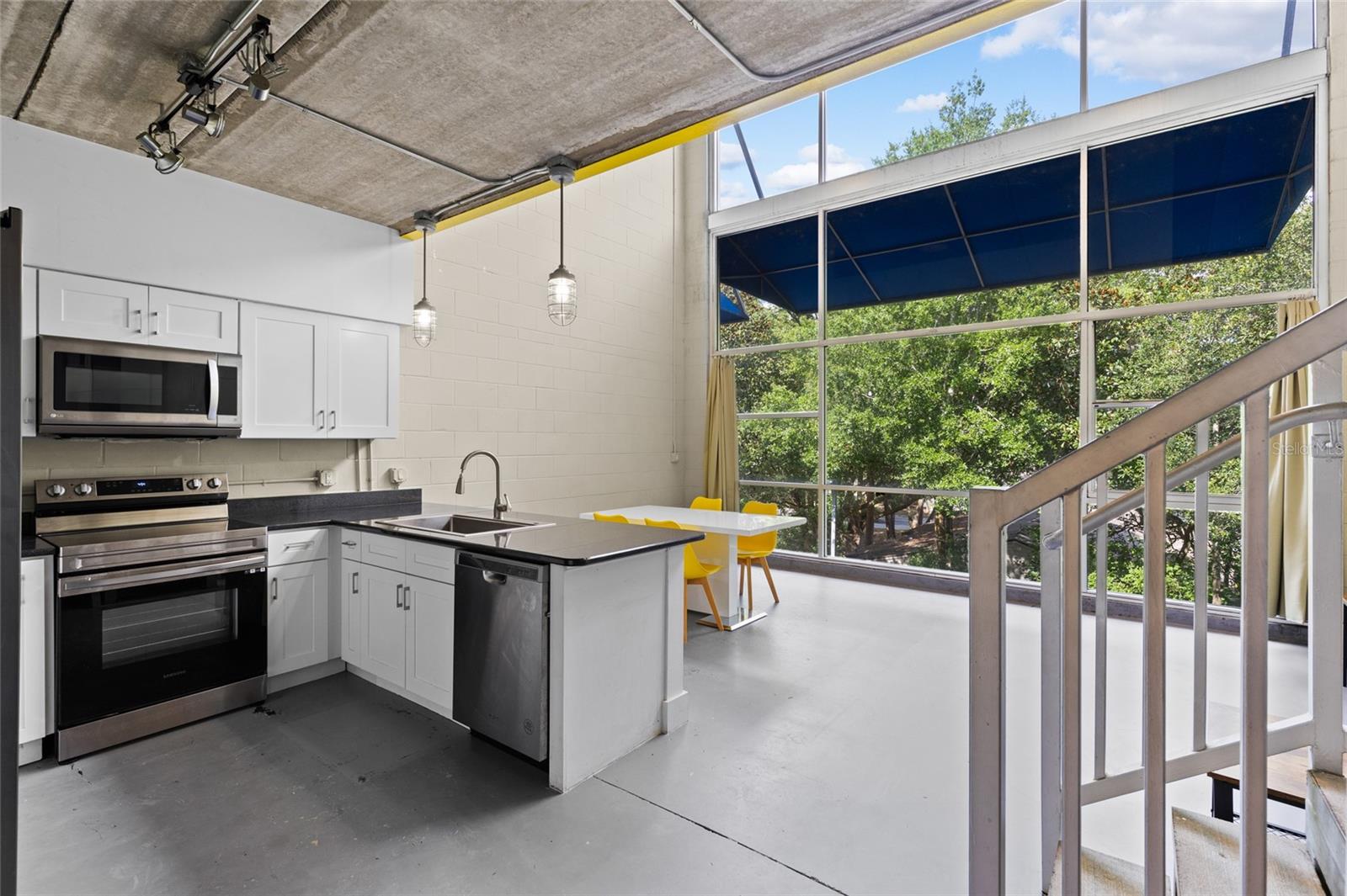 LOFTS OASIS CONDO - Residential