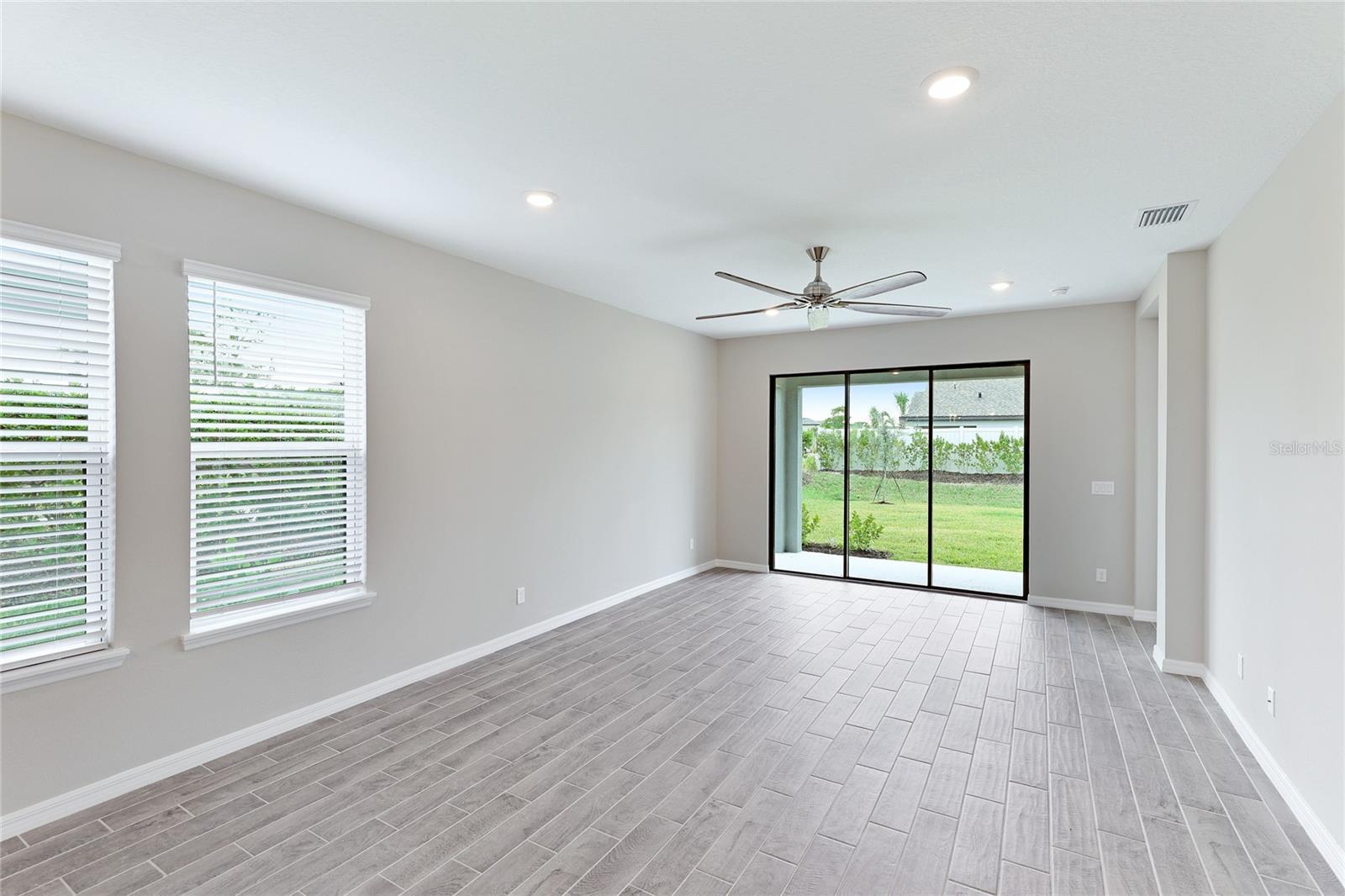 GRANDVIEW AT THE HEIGHTS - Residential Lease