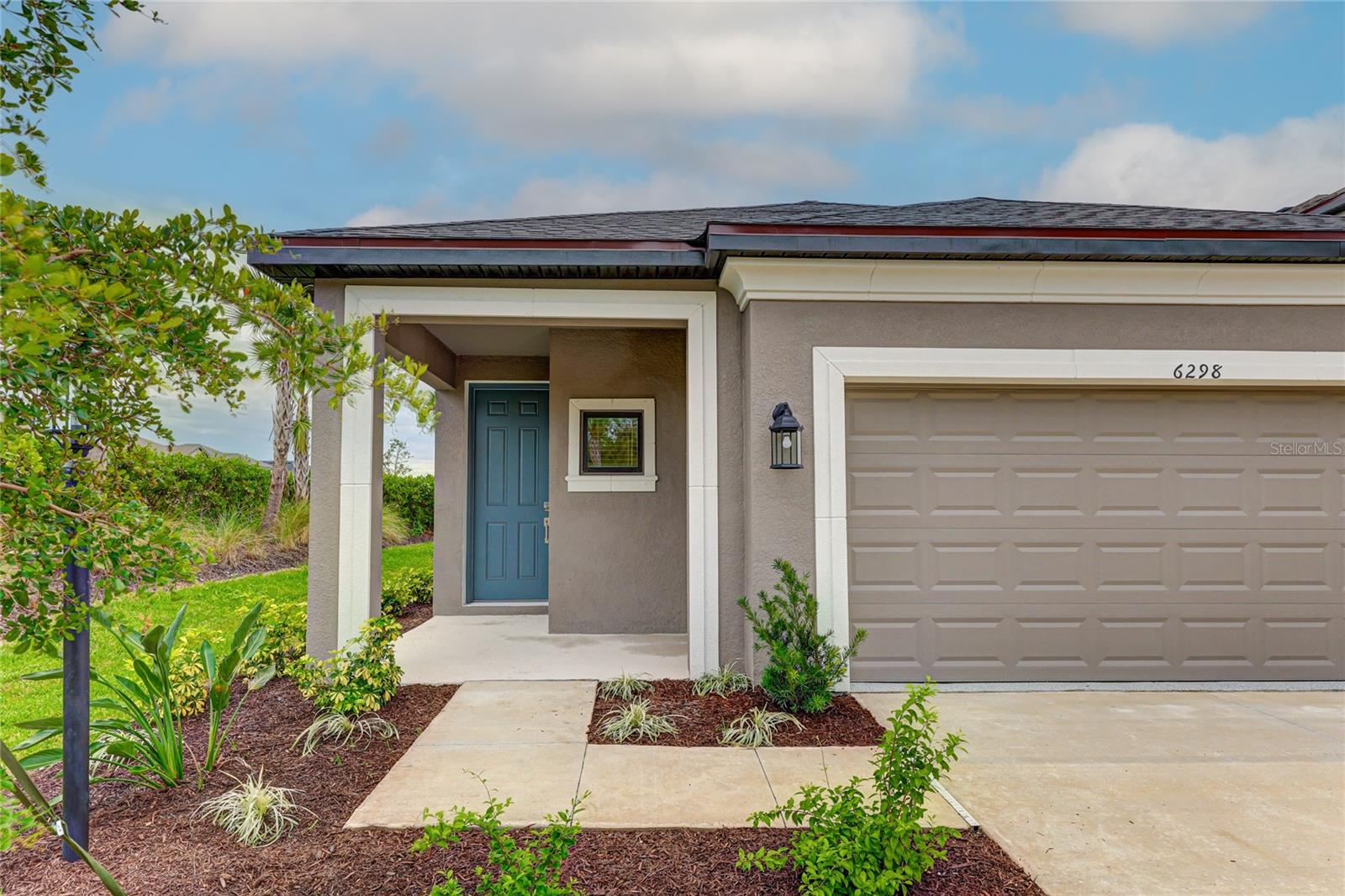 GRANDVIEW AT THE HEIGHTS - Residential Lease