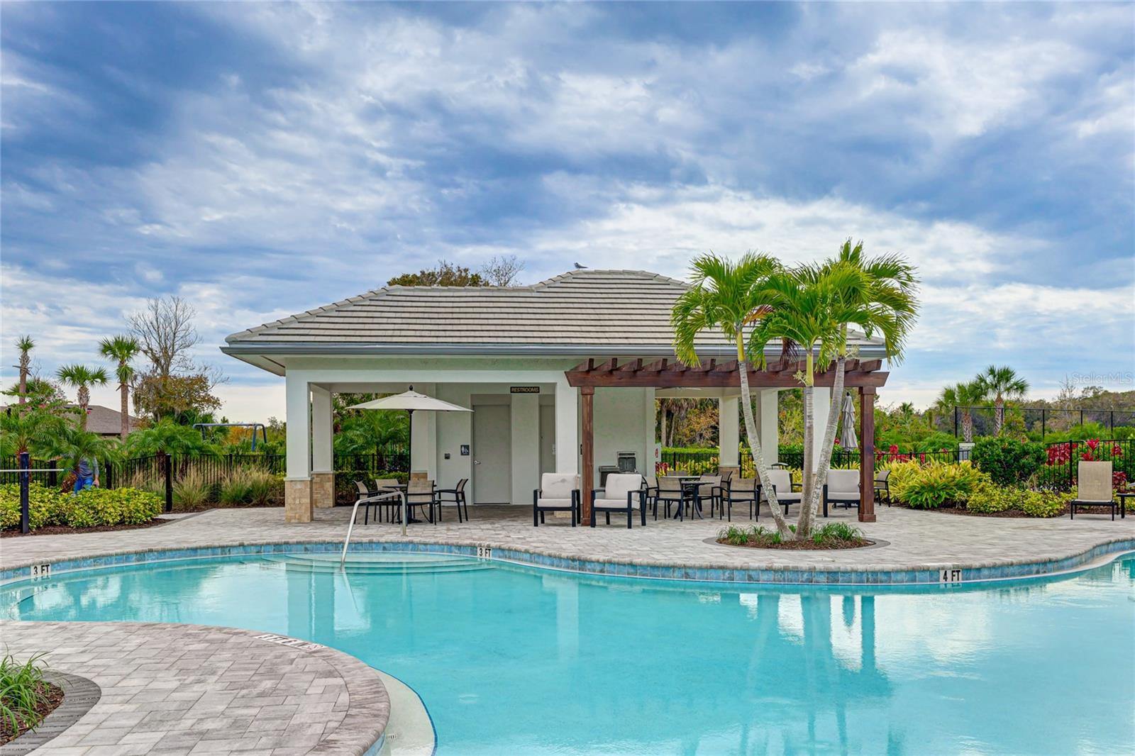 GRANDVIEW AT THE HEIGHTS - Residential Lease