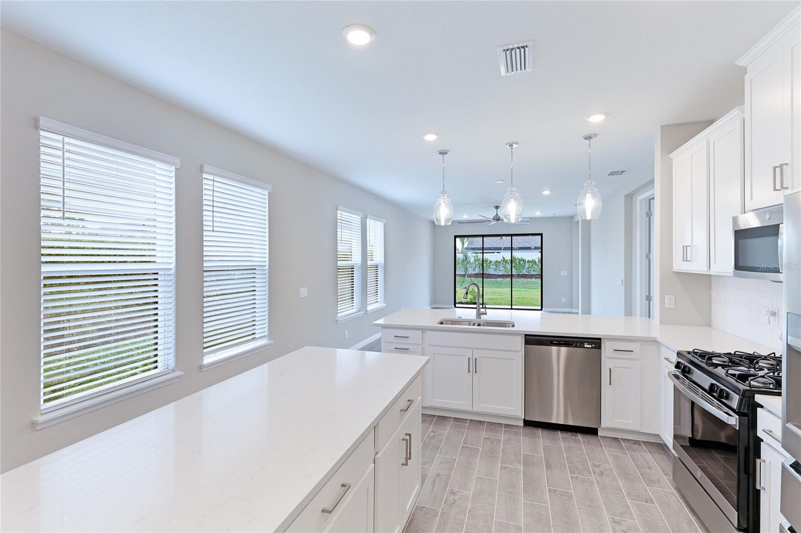 GRANDVIEW AT THE HEIGHTS - Residential Lease