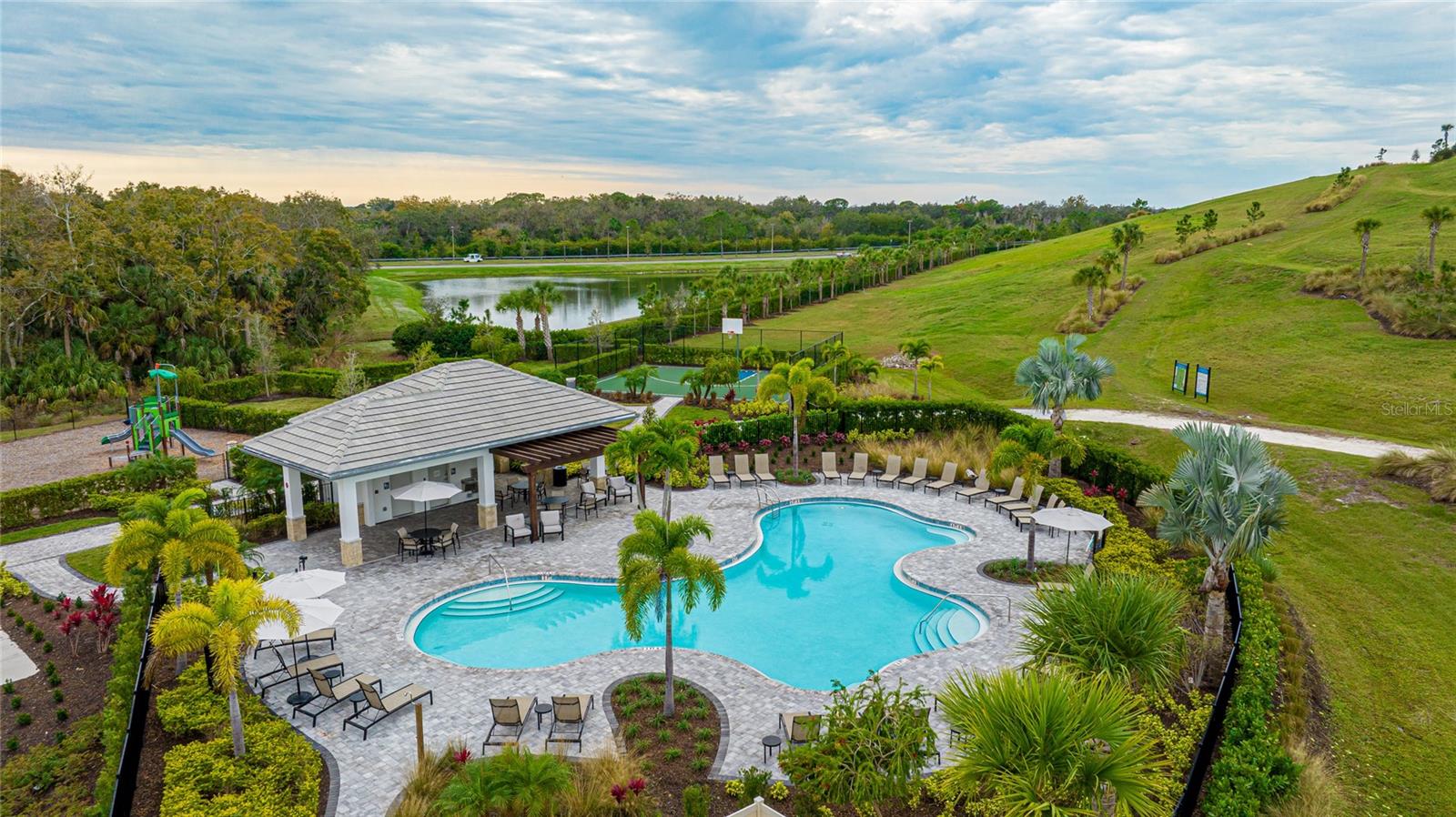 GRANDVIEW AT THE HEIGHTS - Residential Lease