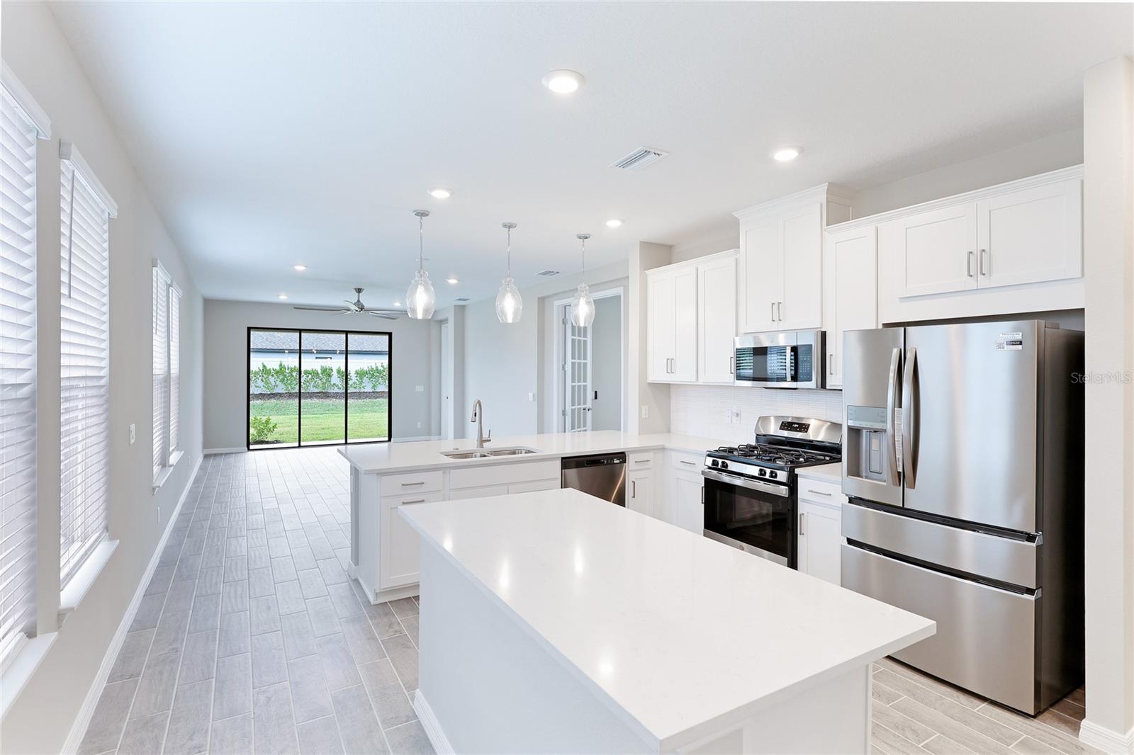 GRANDVIEW AT THE HEIGHTS - Residential Lease