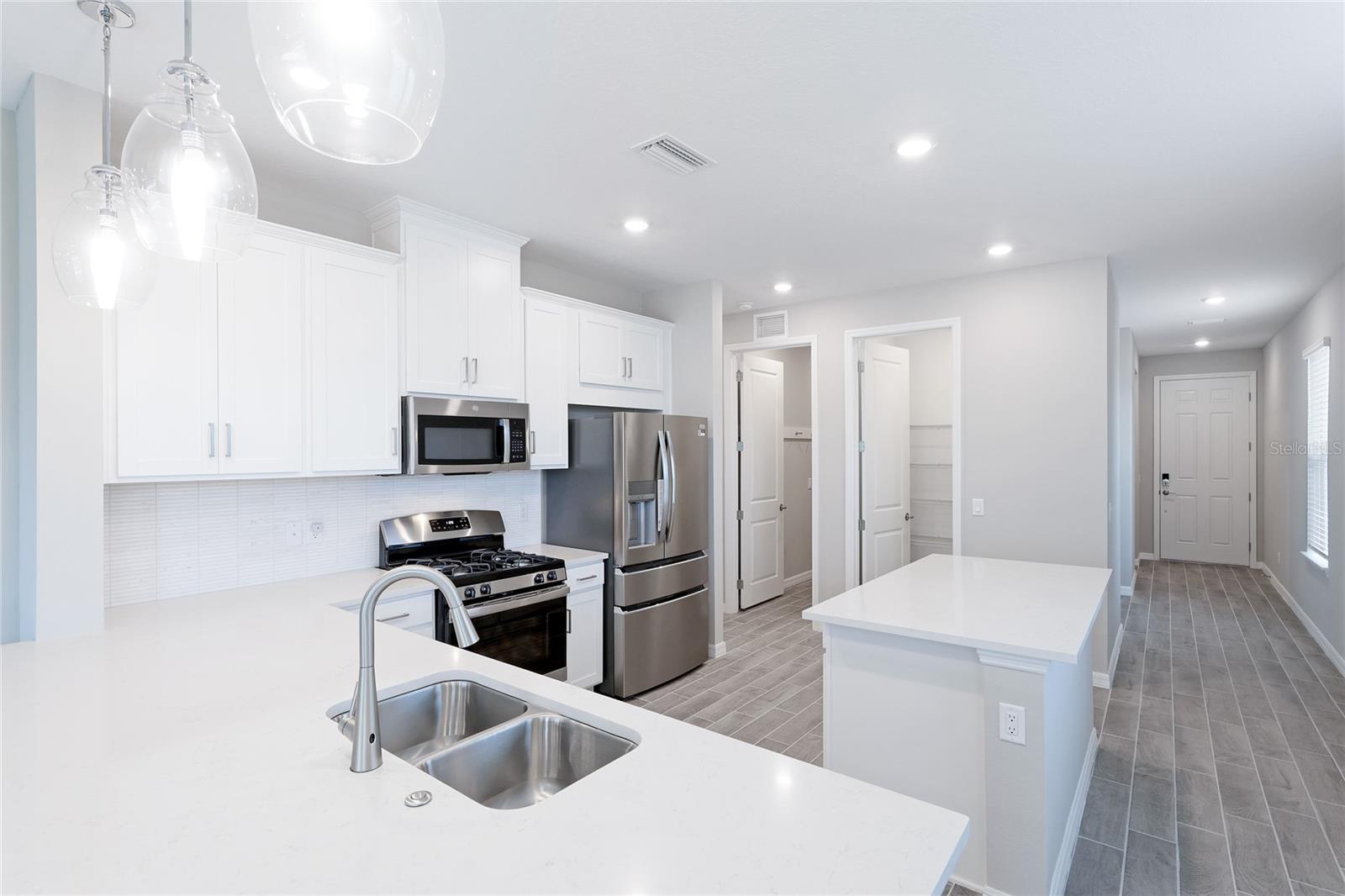 GRANDVIEW AT THE HEIGHTS - Residential Lease