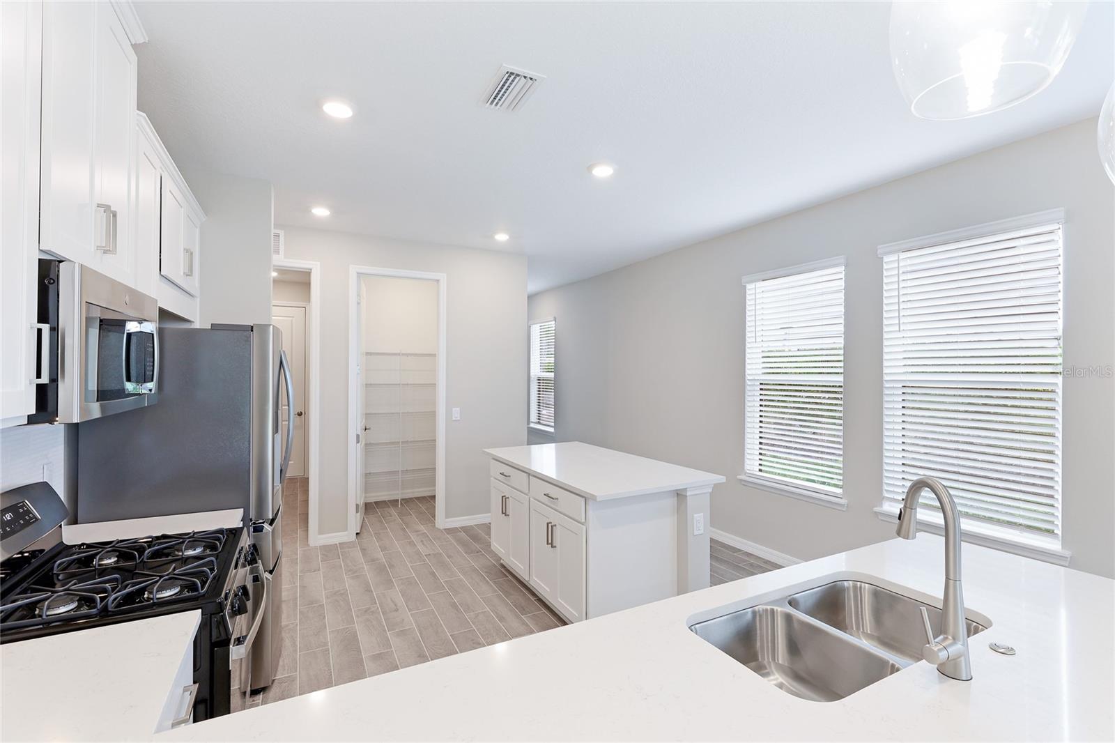 GRANDVIEW AT THE HEIGHTS - Residential Lease