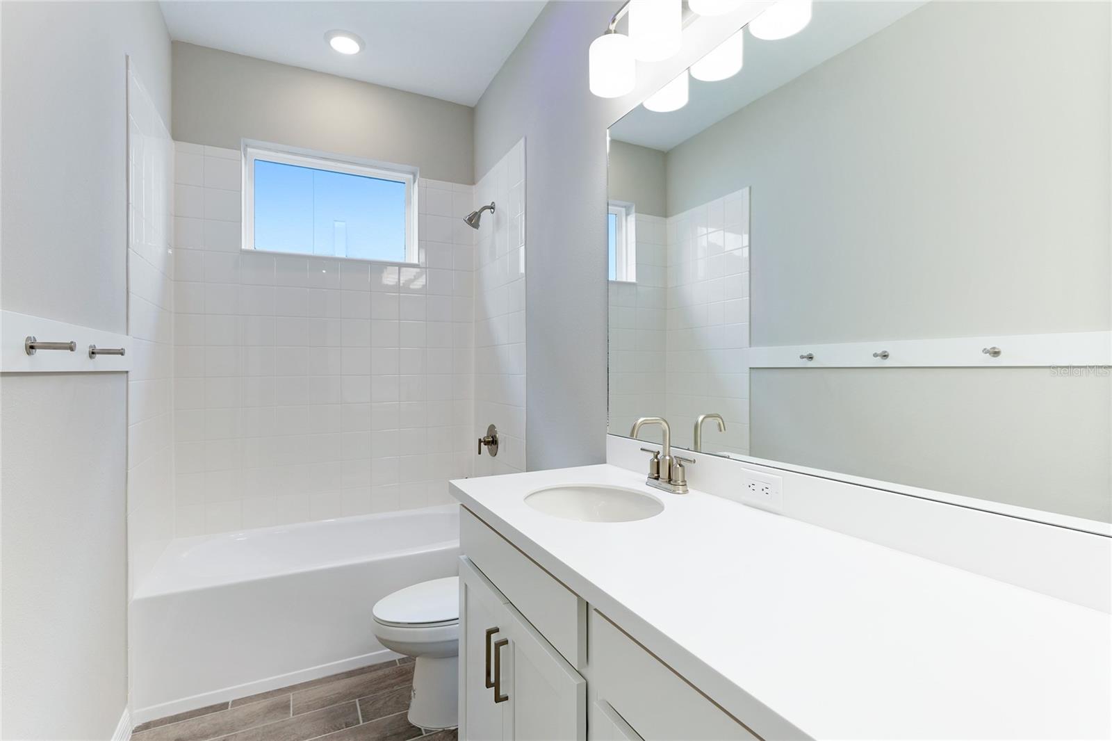 GRANDVIEW AT THE HEIGHTS - Residential Lease