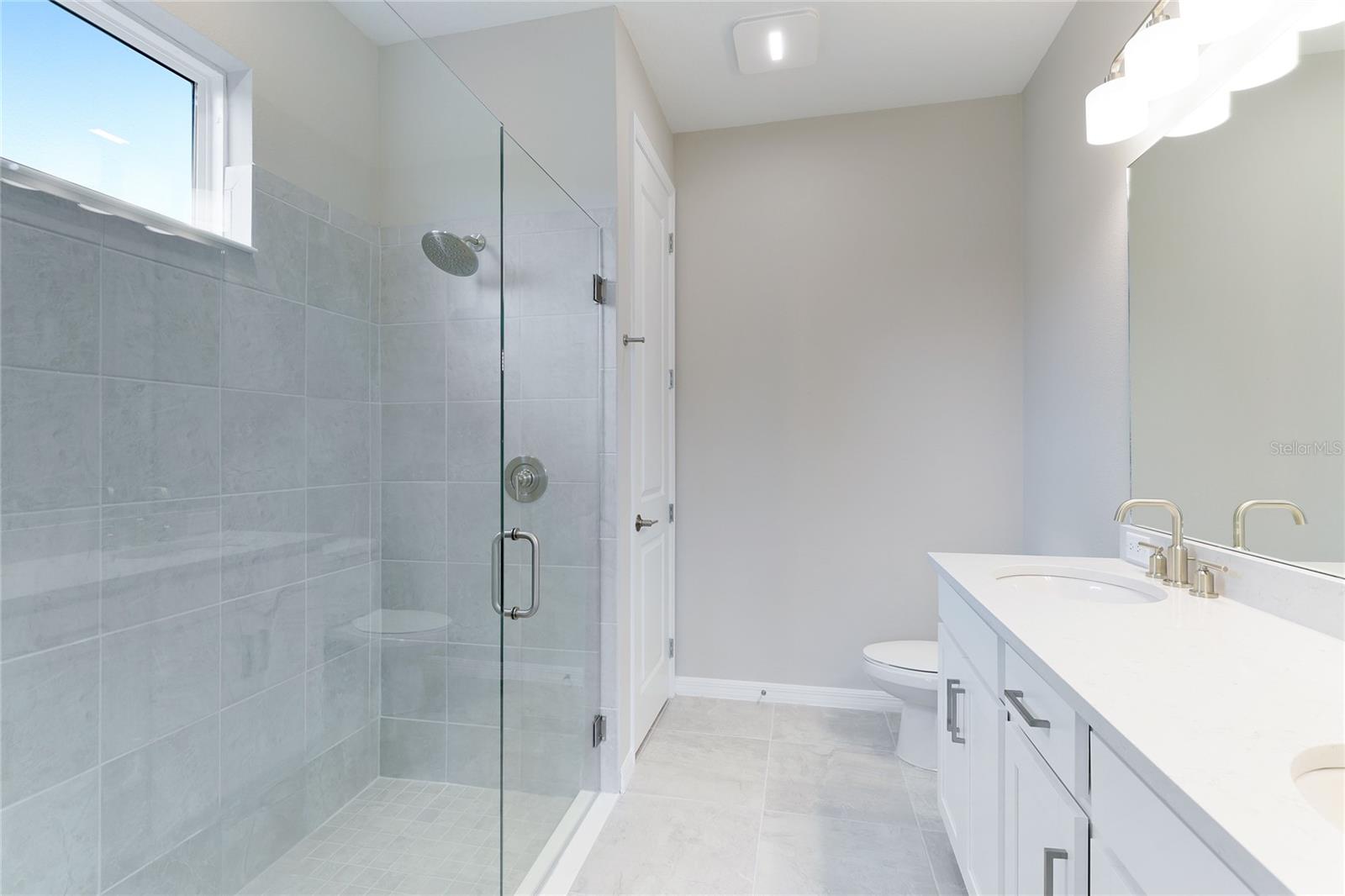 GRANDVIEW AT THE HEIGHTS - Residential Lease