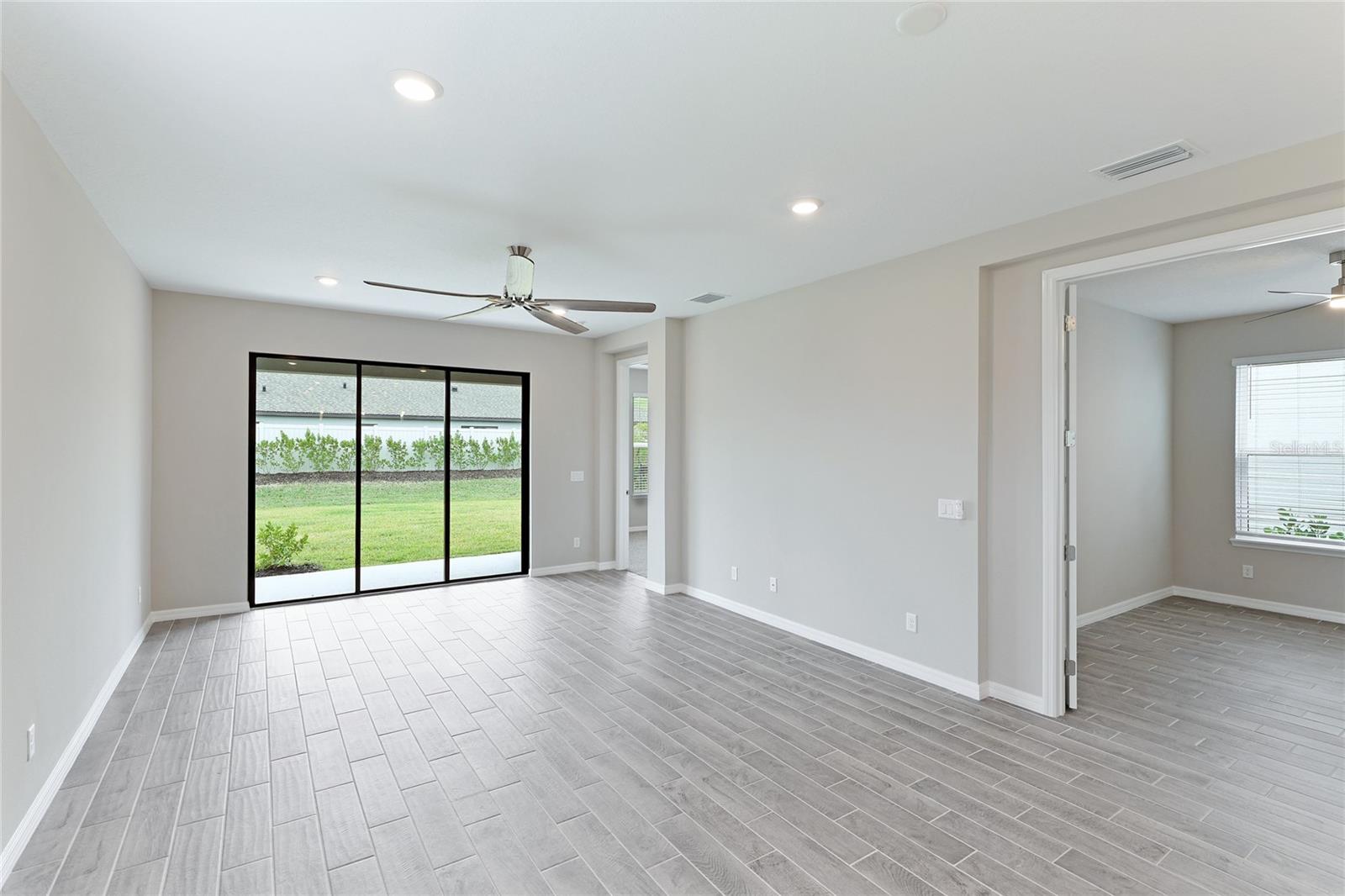 GRANDVIEW AT THE HEIGHTS - Residential Lease