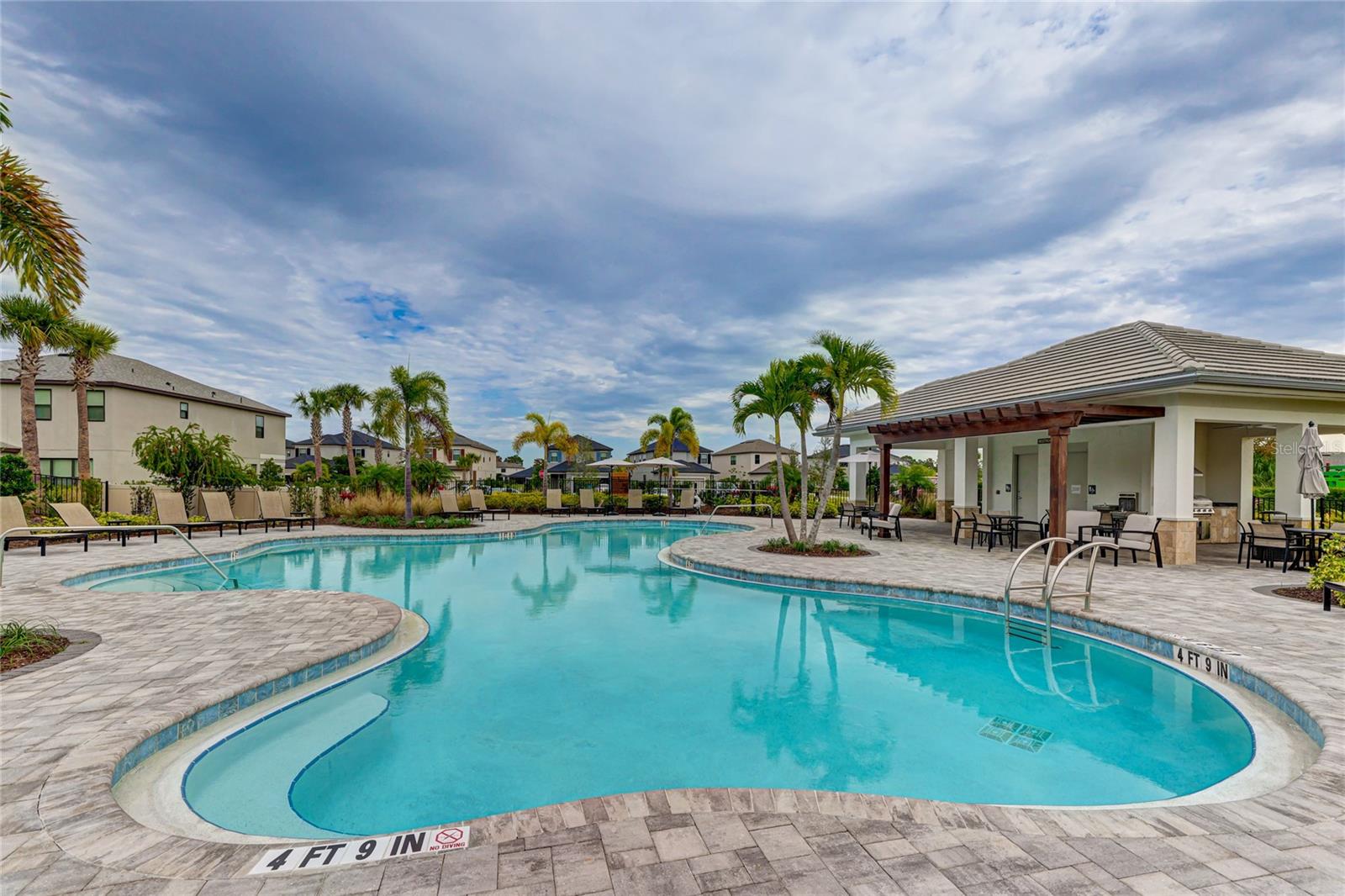 GRANDVIEW AT THE HEIGHTS - Residential Lease