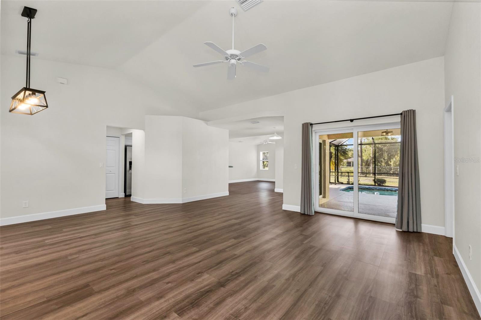 2485 TRAVERSE AVENUE