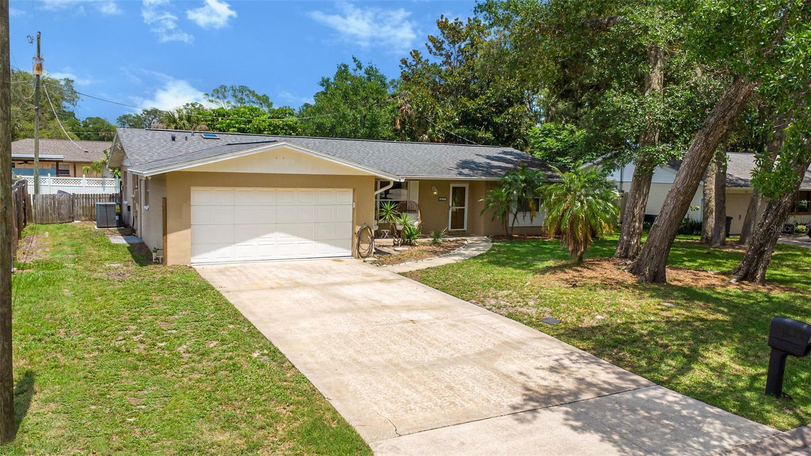 833 LUCERNE CIRCLE