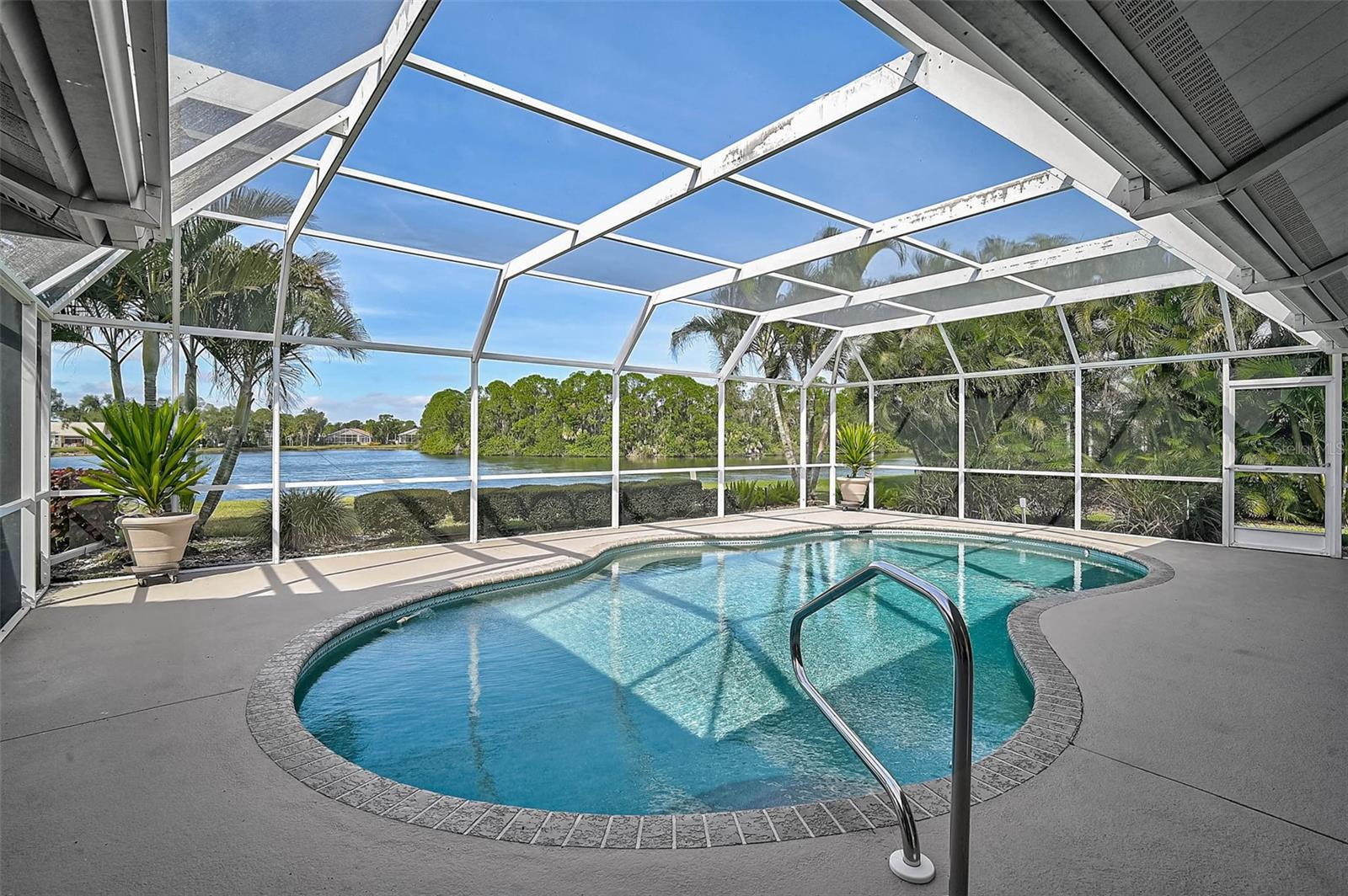 LINKS AT PALM-AIRE - Residential