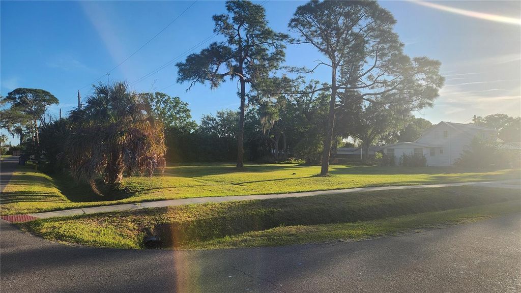 Photo of 4th Ave SW, Ruskin, FL 33570 (MLS # TB8501104)