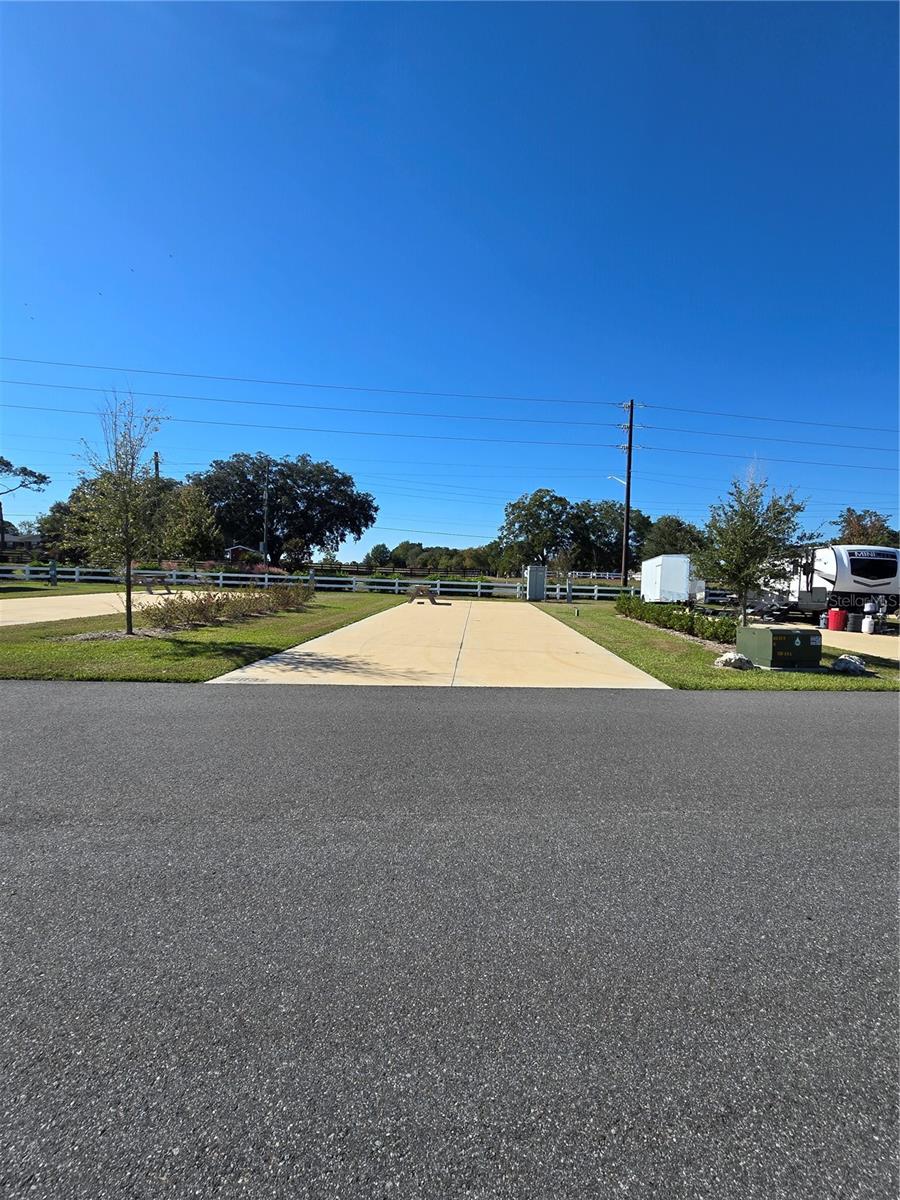 CHAMPIONS RUN OCALA LUXURY RV RESORT - Land