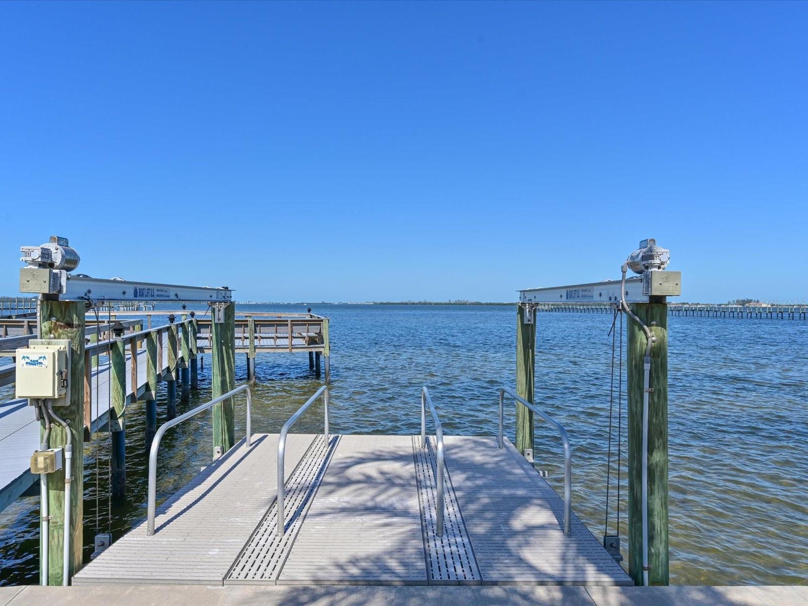 PALMA SOLA SHORES - Residential