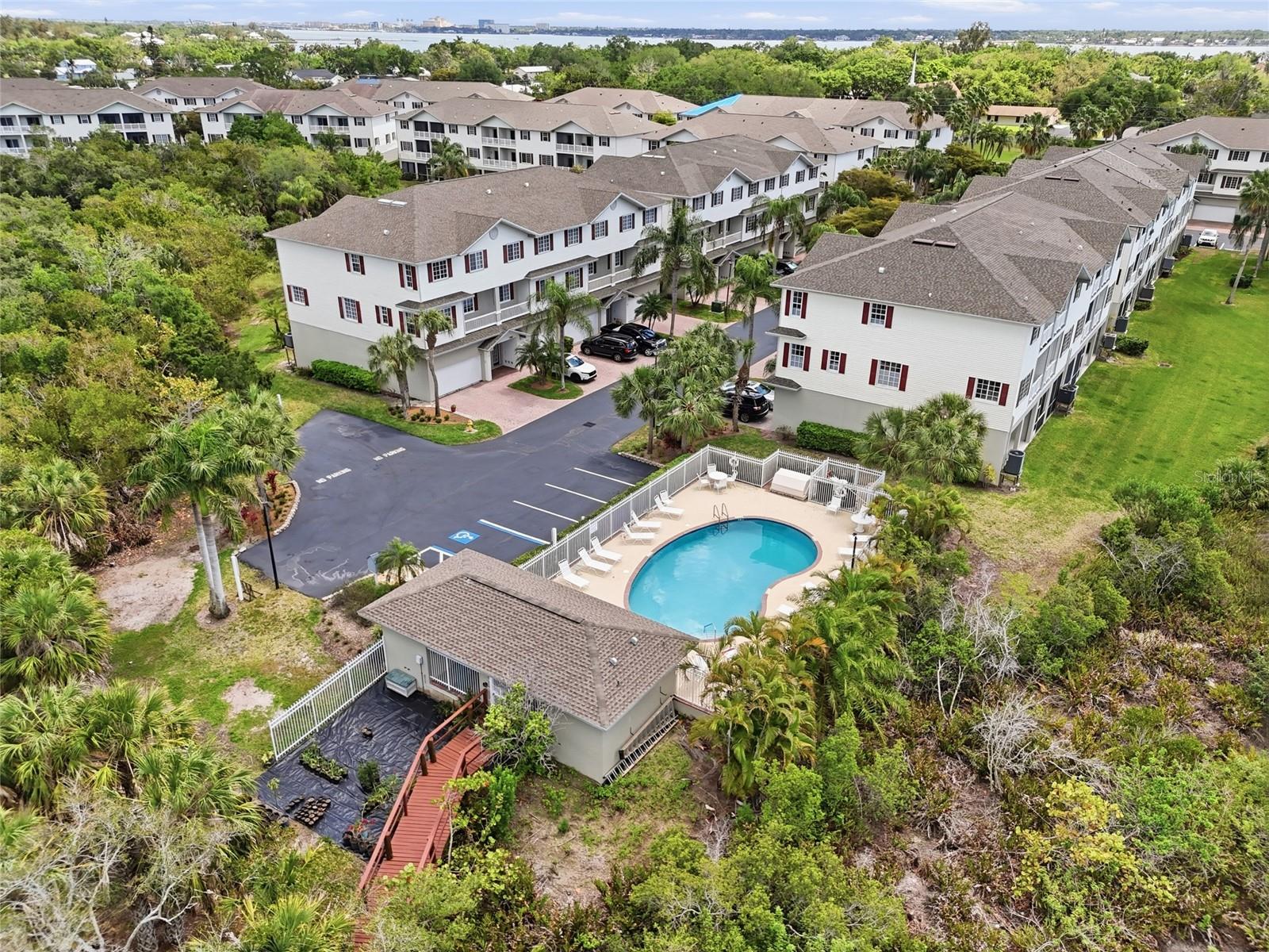 RIVERBAY TWNHMS PH ONE - Residential