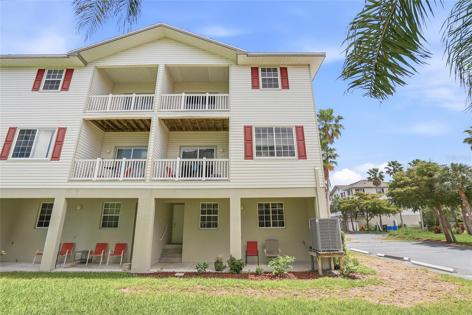 RIVERBAY TWNHMS PH ONE - Residential