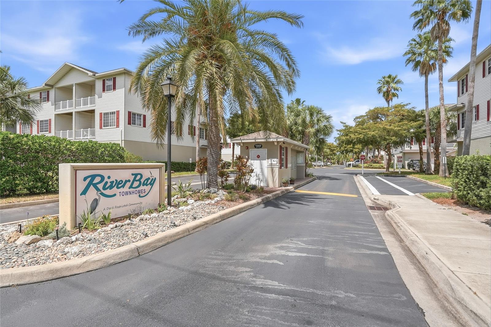 RIVERBAY TWNHMS PH ONE - Residential