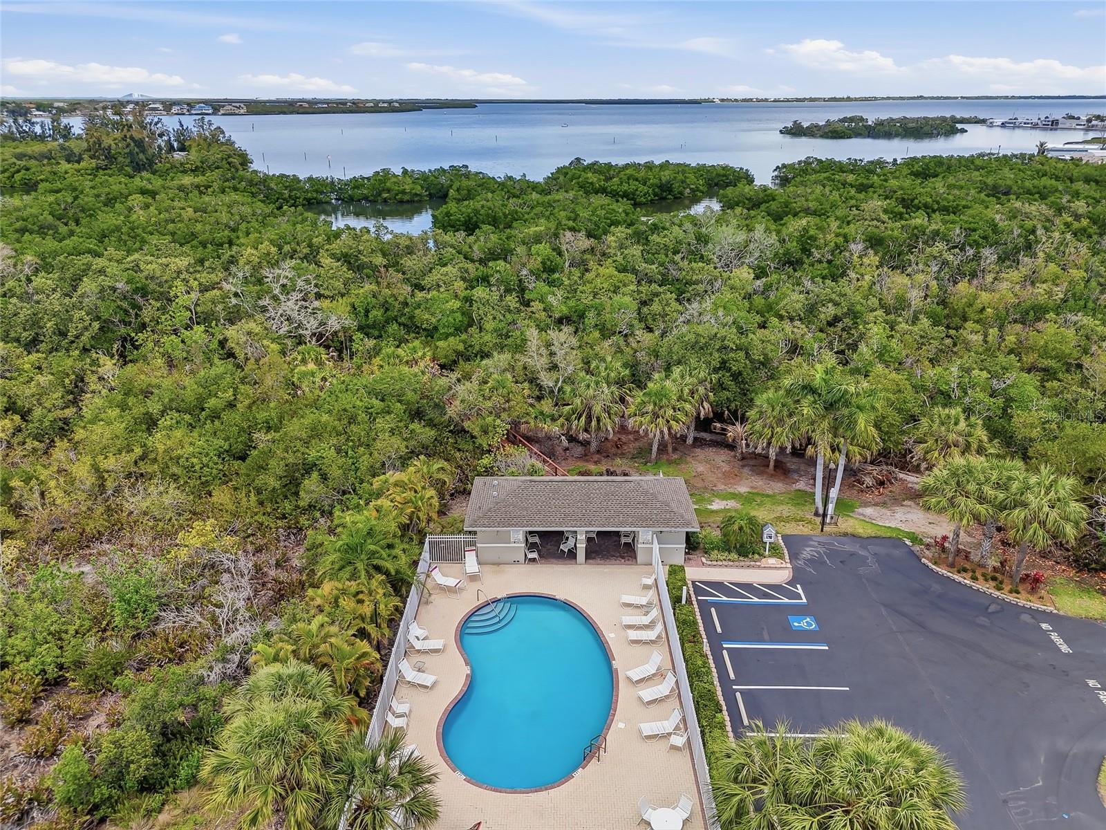 RIVERBAY TWNHMS PH ONE - Residential