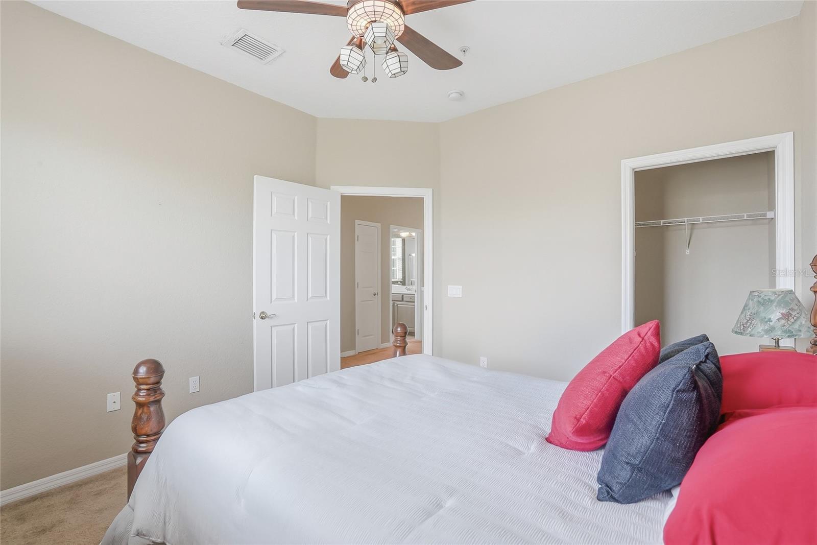 RIVERBAY TWNHMS PH ONE - Residential