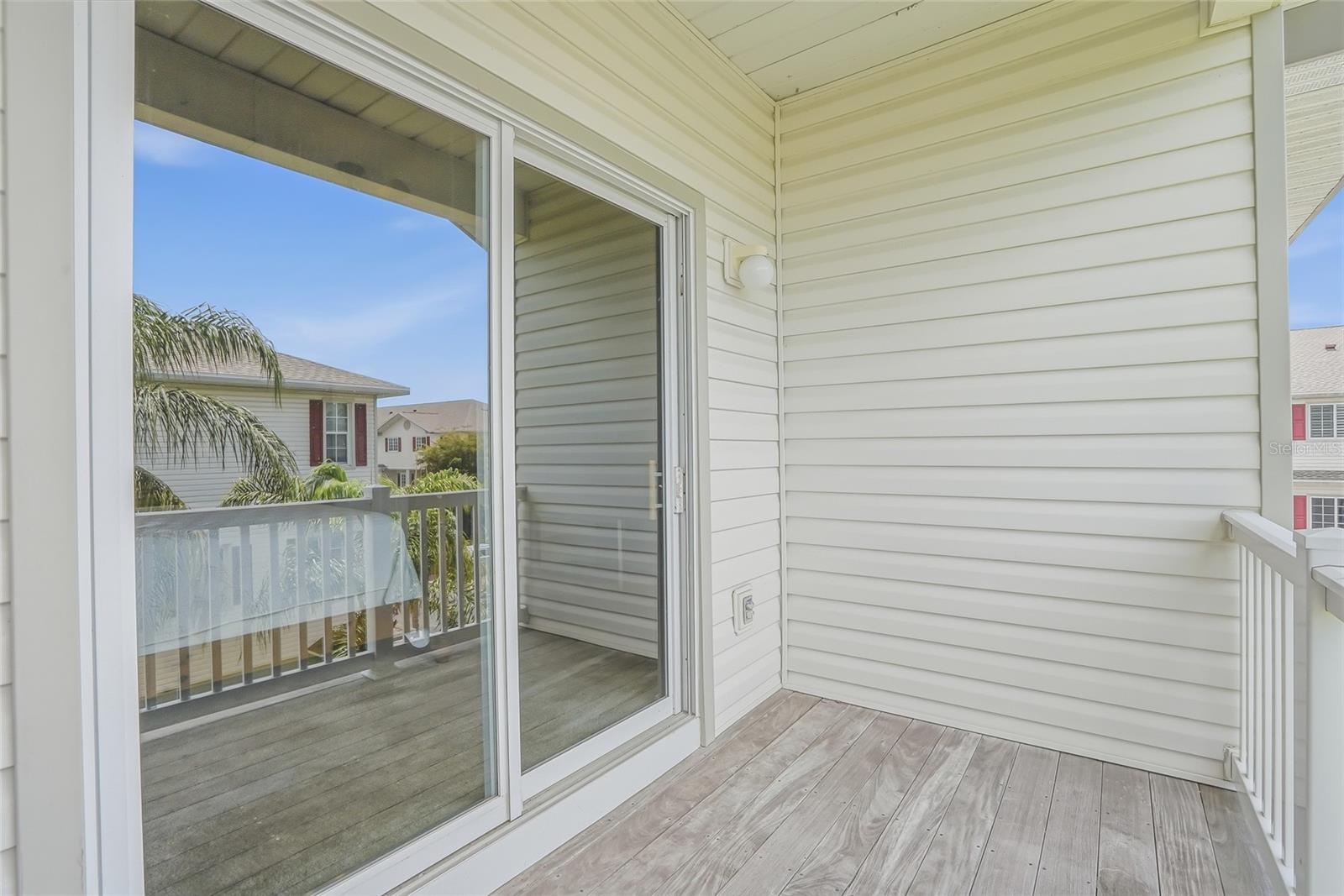 RIVERBAY TWNHMS PH ONE - Residential