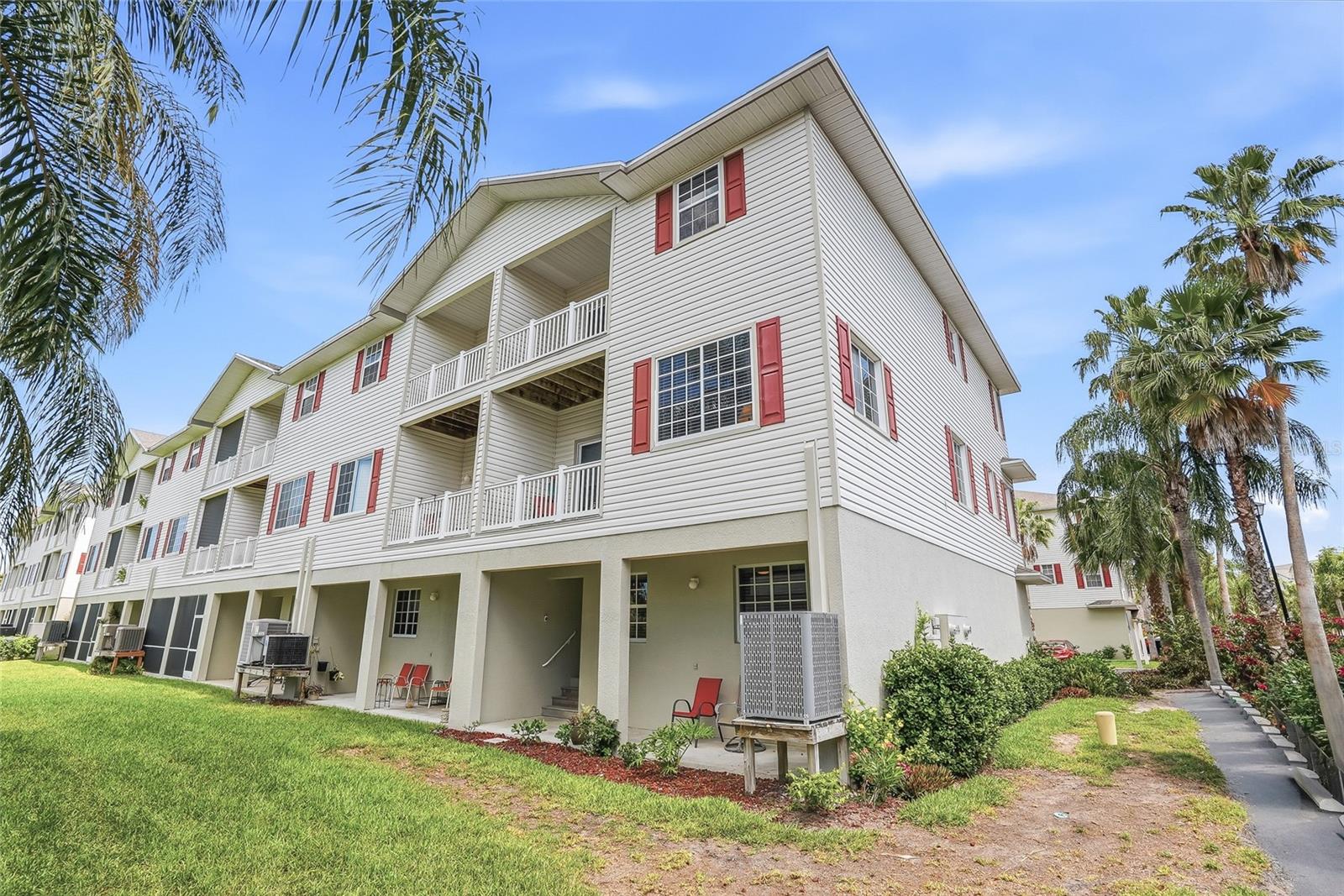 RIVERBAY TWNHMS PH ONE - Residential