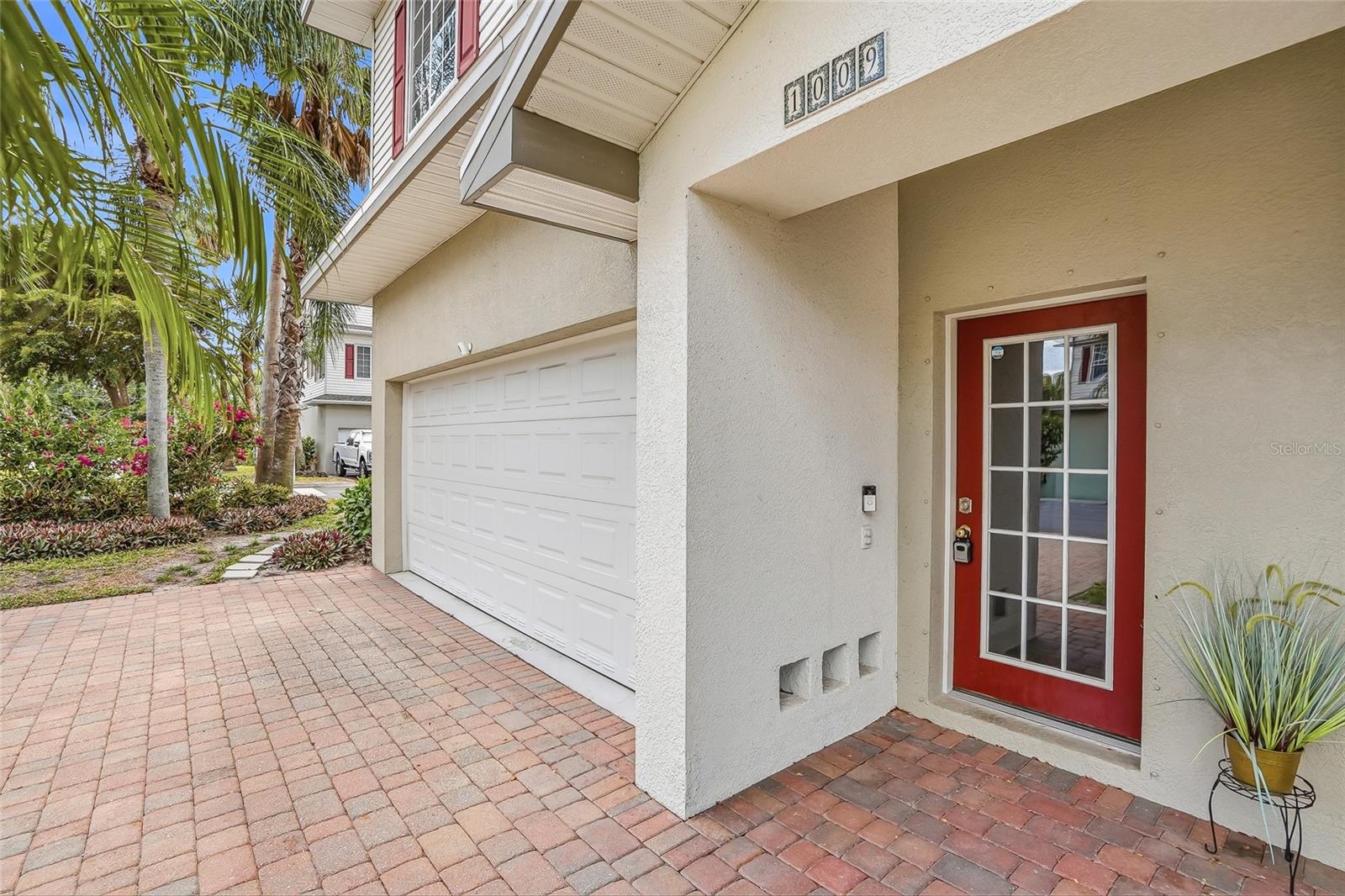 RIVERBAY TWNHMS PH ONE - Residential