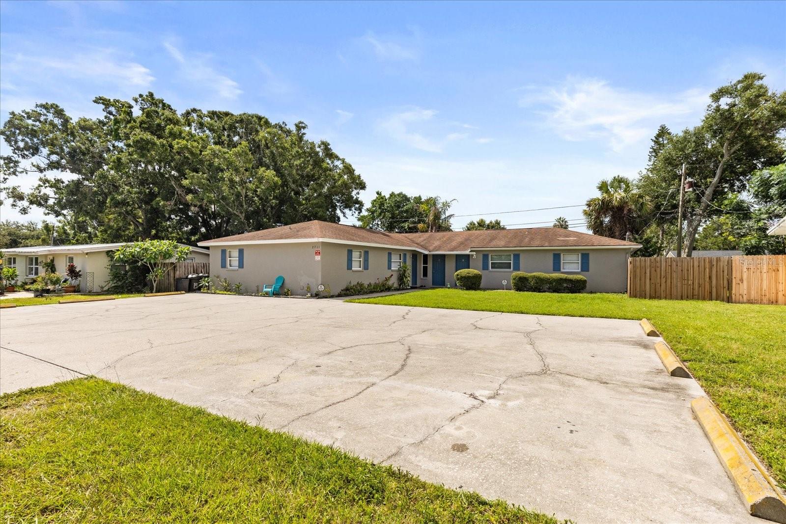 2711 SOUTH DRIVE
