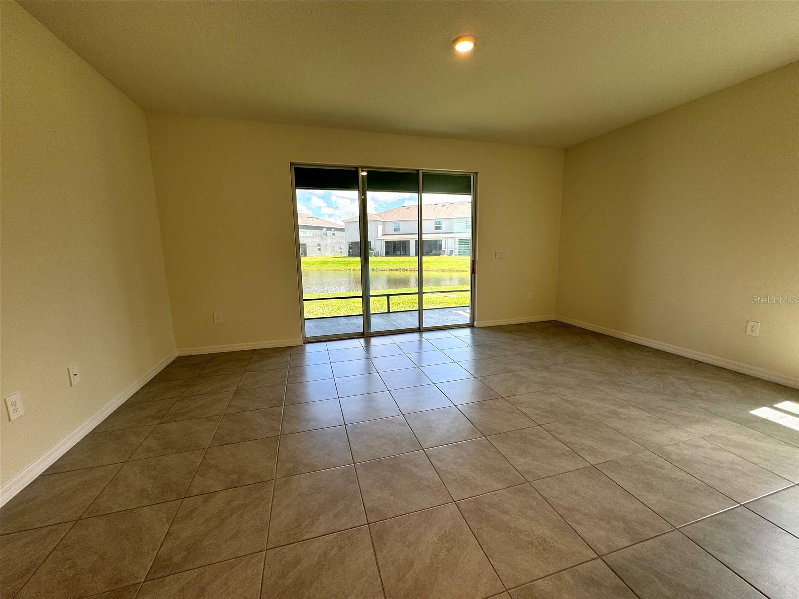 PROMENADE EAST - Residential Lease