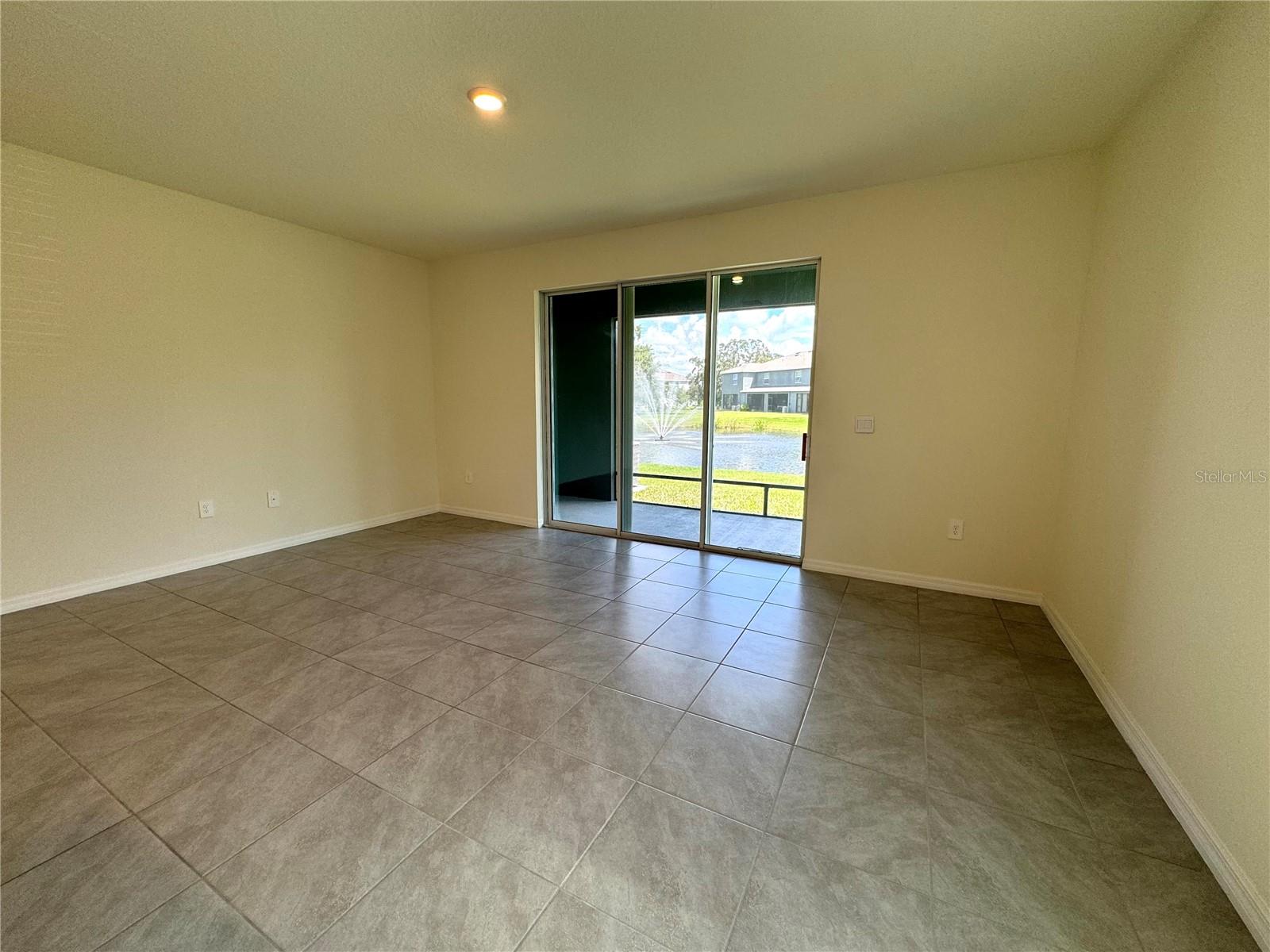 PROMENADE EAST - Residential Lease