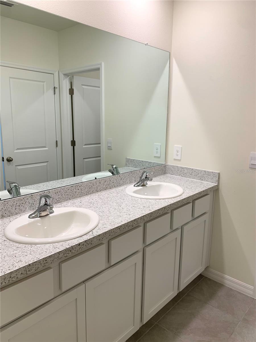 PROMENADE EAST - Residential Lease