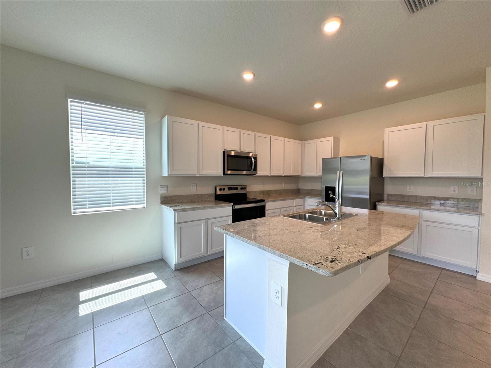 PROMENADE EAST - Residential Lease