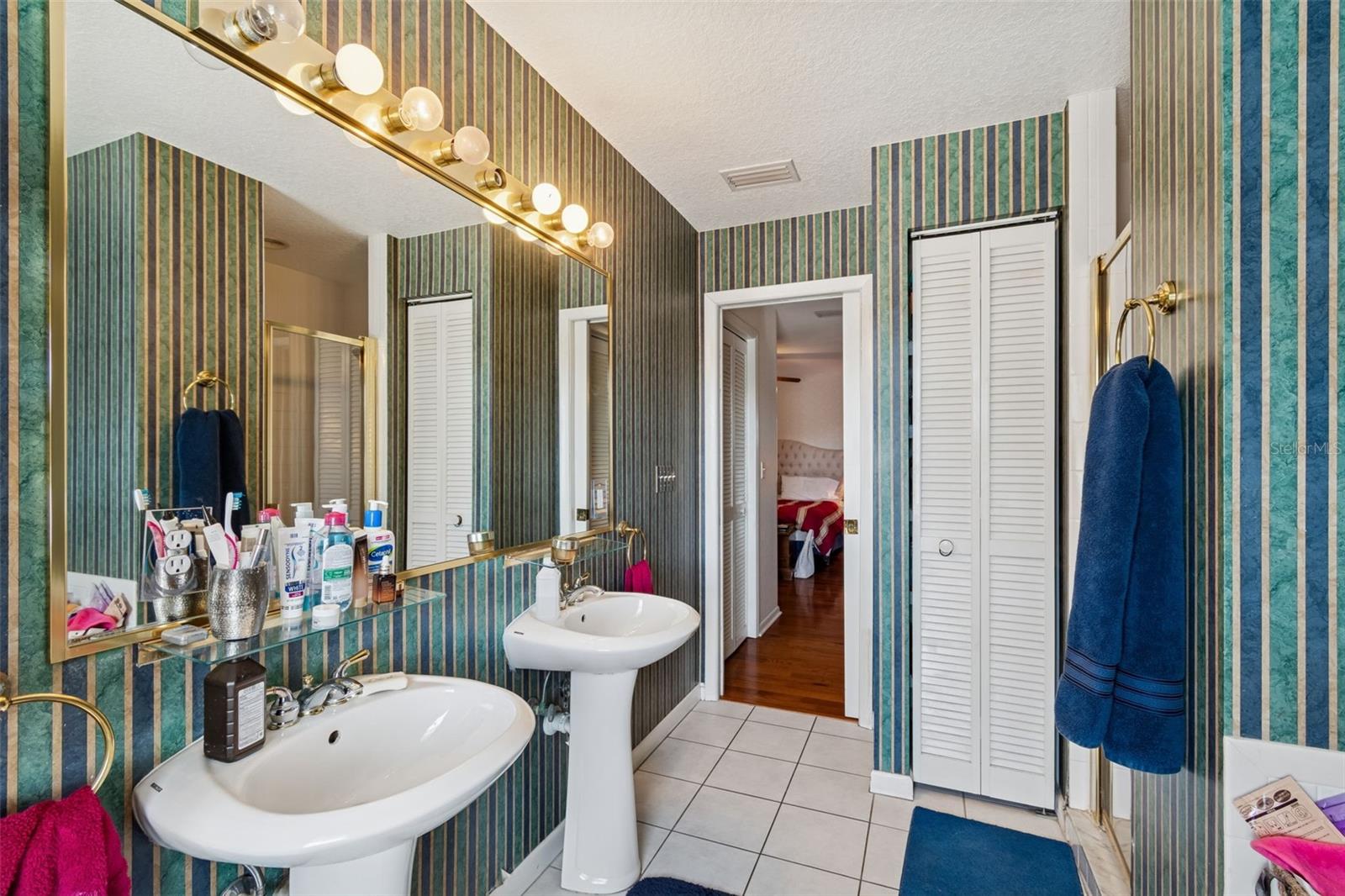 BAYSHORE ESTATES 4 - Residential