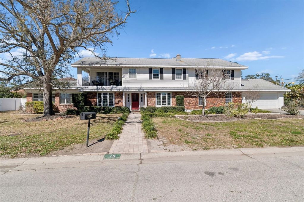 Photo of 19 Sandpiper Road, Tampa, FL 33609 (MLS # TB8481776)