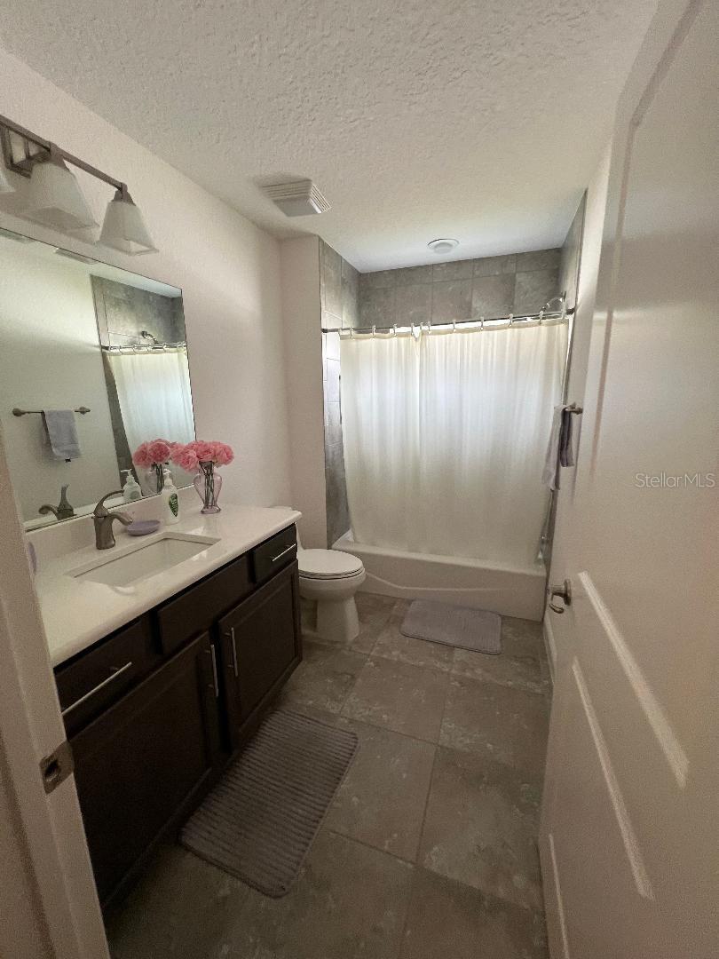 ENCLAVE/LAKESIDE LNDGS - Residential