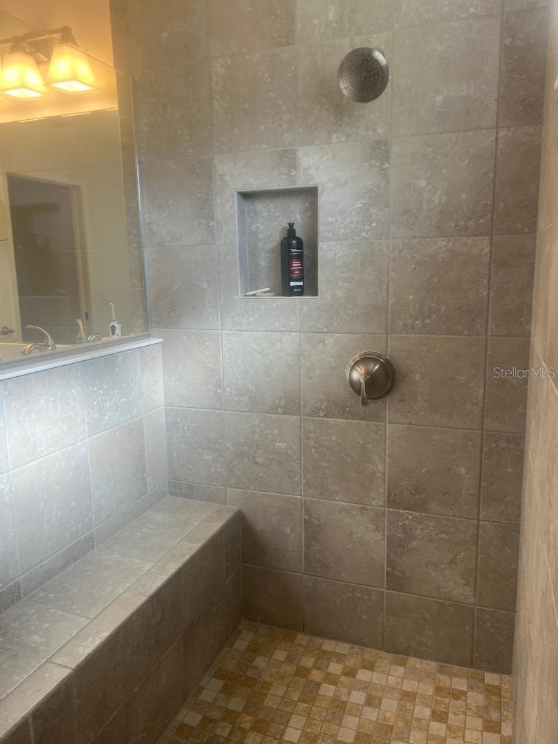 ENCLAVE/LAKESIDE LNDGS - Residential