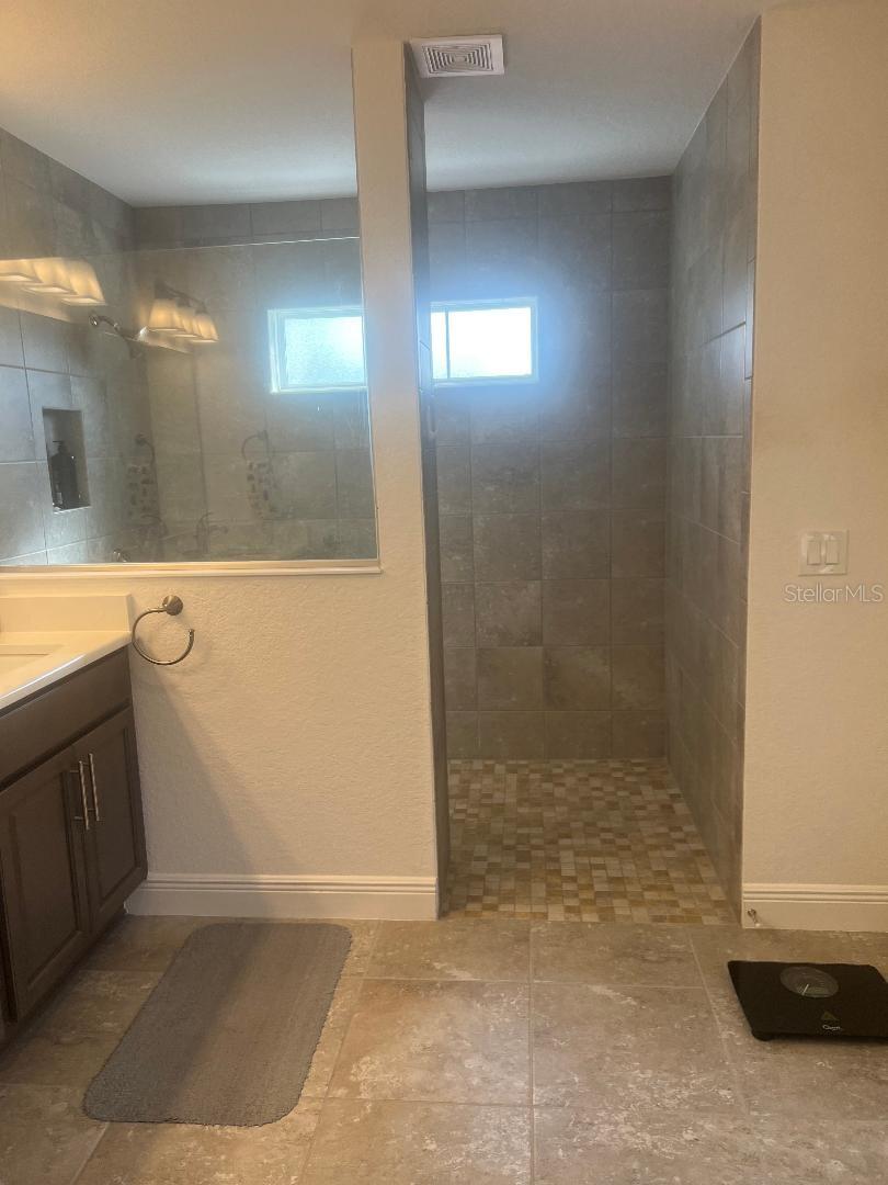 ENCLAVE/LAKESIDE LNDGS - Residential