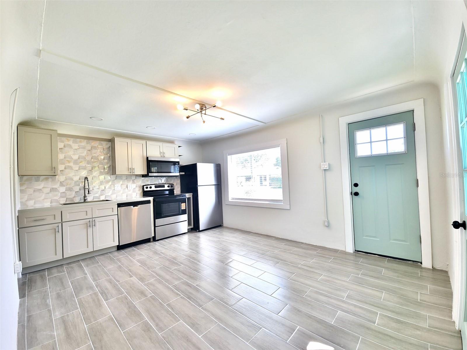 EDGEMERE - Residential