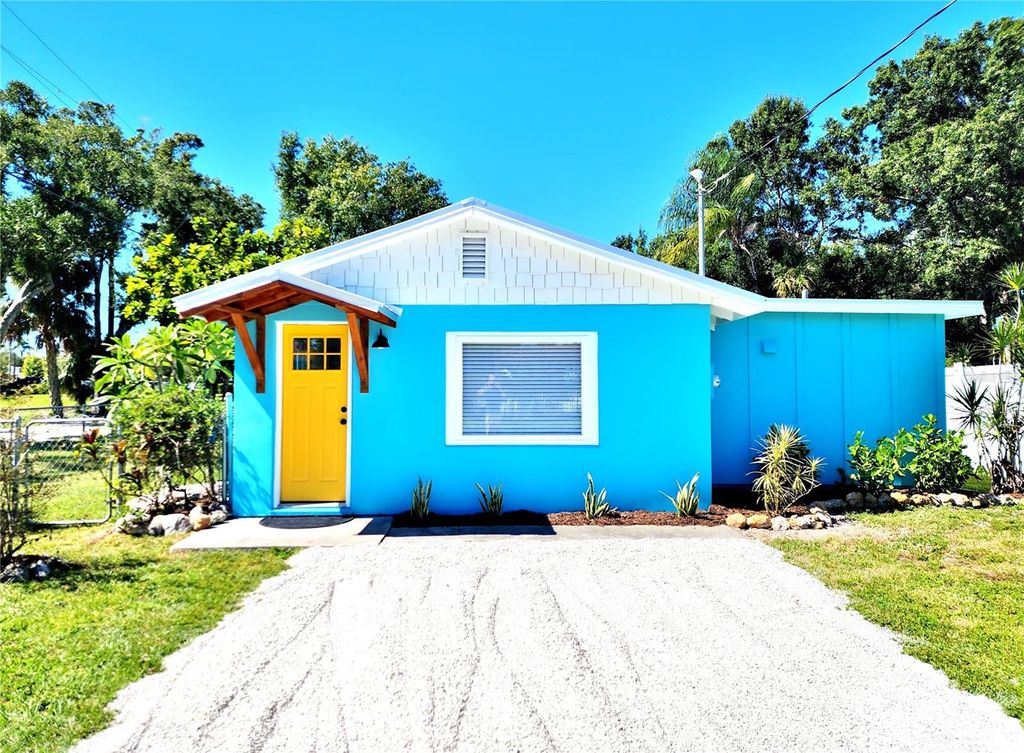 Photo of 322 34th Street W, Bradenton, FL 34205 (MLS # A4668126)