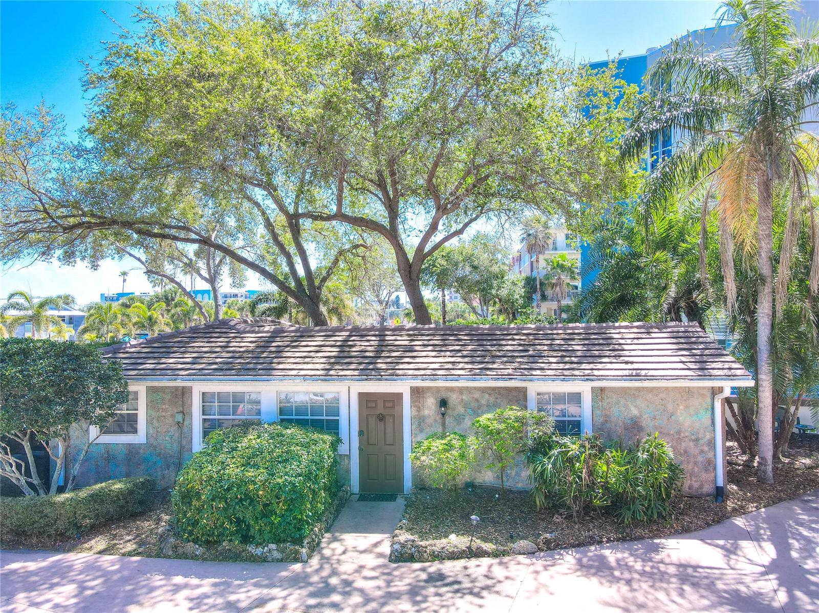 INDIAN ROCK SOUTH SHORE - Residential